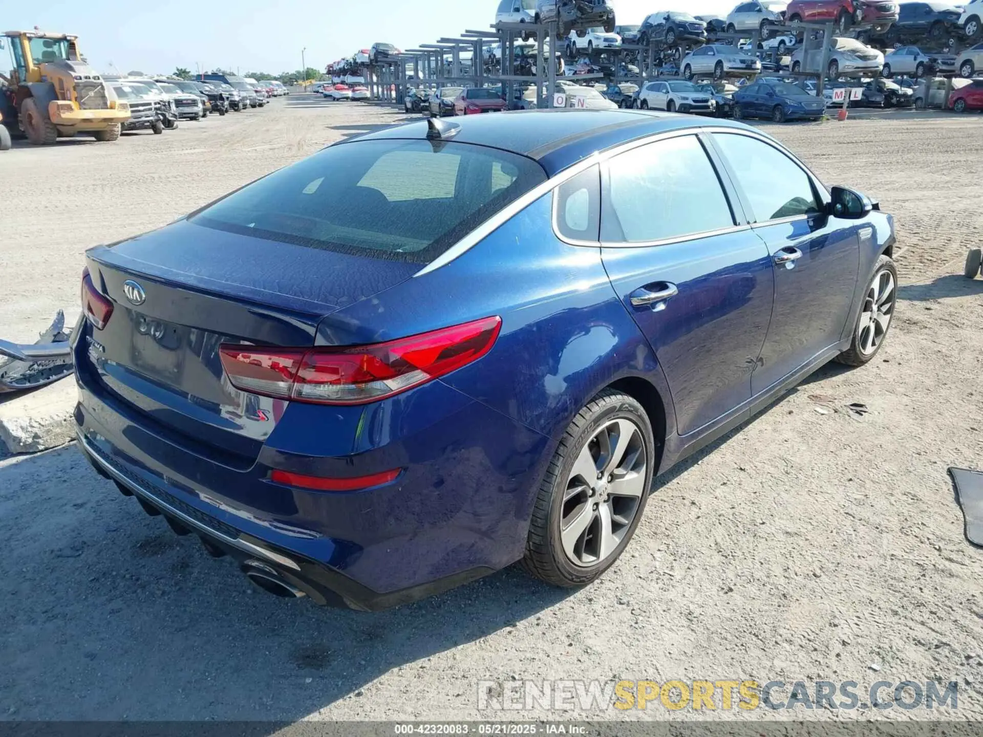 4 Photograph of a damaged car 5XXGT4L37KG289897 KIA OPTIMA 2019
