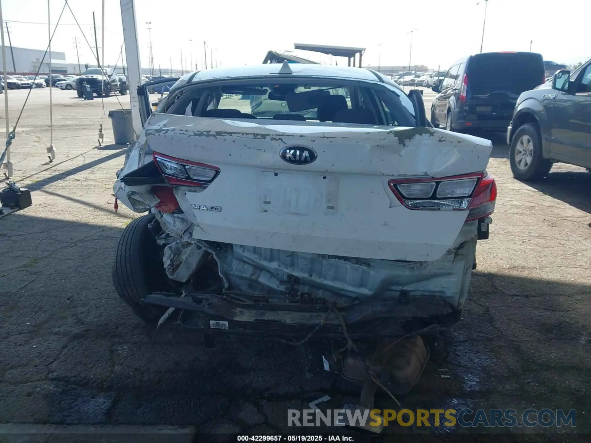 15 Photograph of a damaged car 5XXGT4L37KG301109 KIA OPTIMA 2019