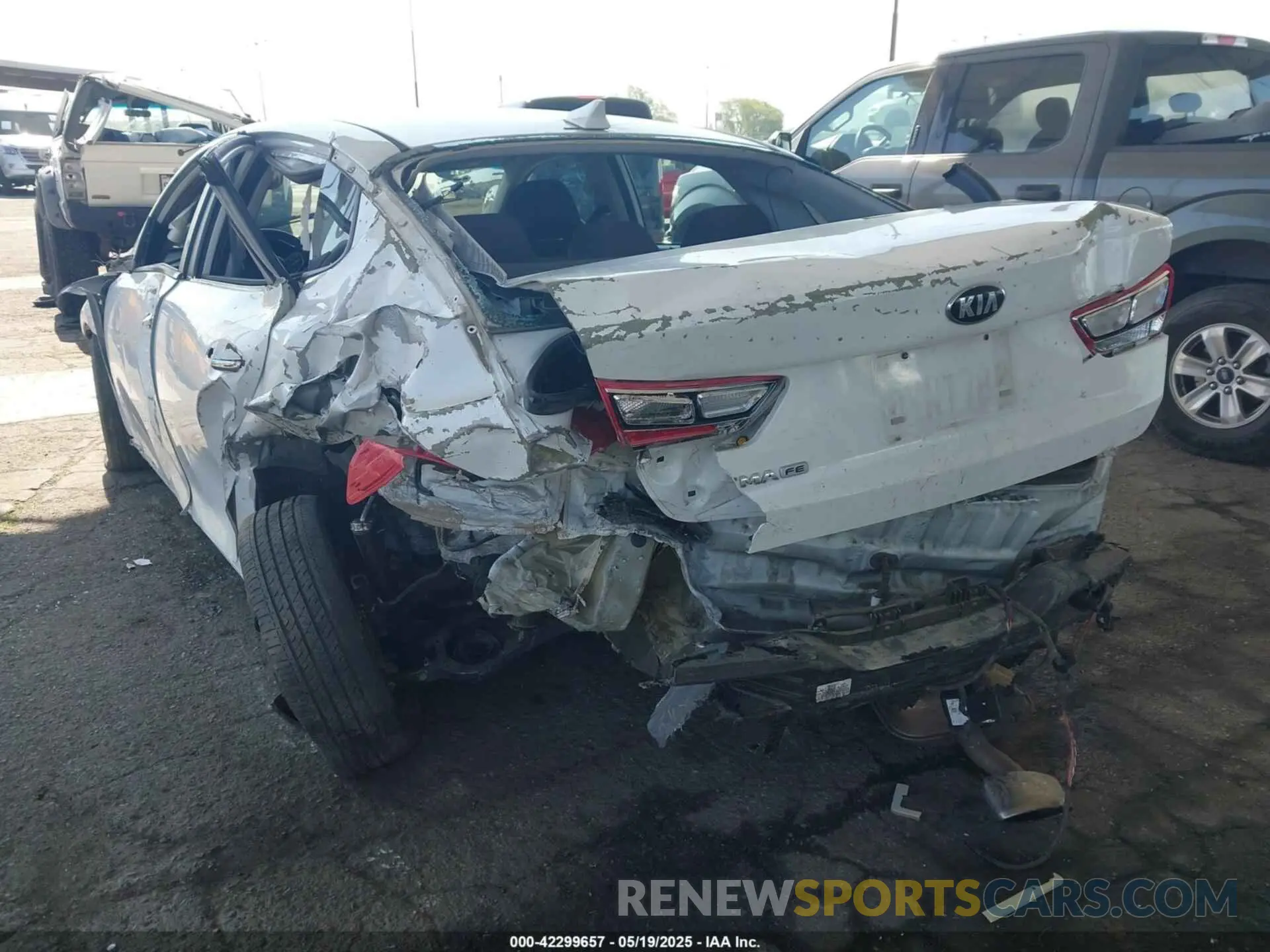 6 Photograph of a damaged car 5XXGT4L37KG301109 KIA OPTIMA 2019