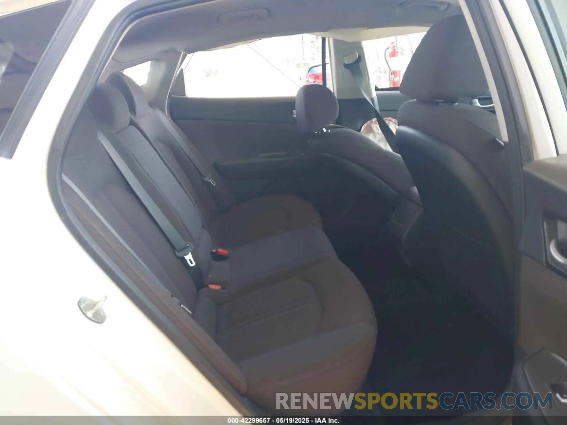 8 Photograph of a damaged car 5XXGT4L37KG301109 KIA OPTIMA 2019