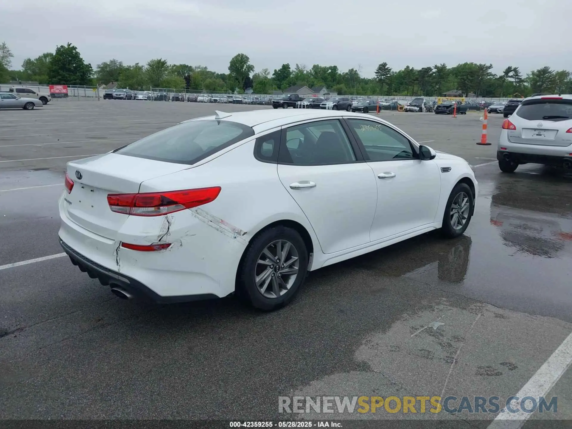 4 Photograph of a damaged car 5XXGT4L37KG301594 KIA OPTIMA 2019