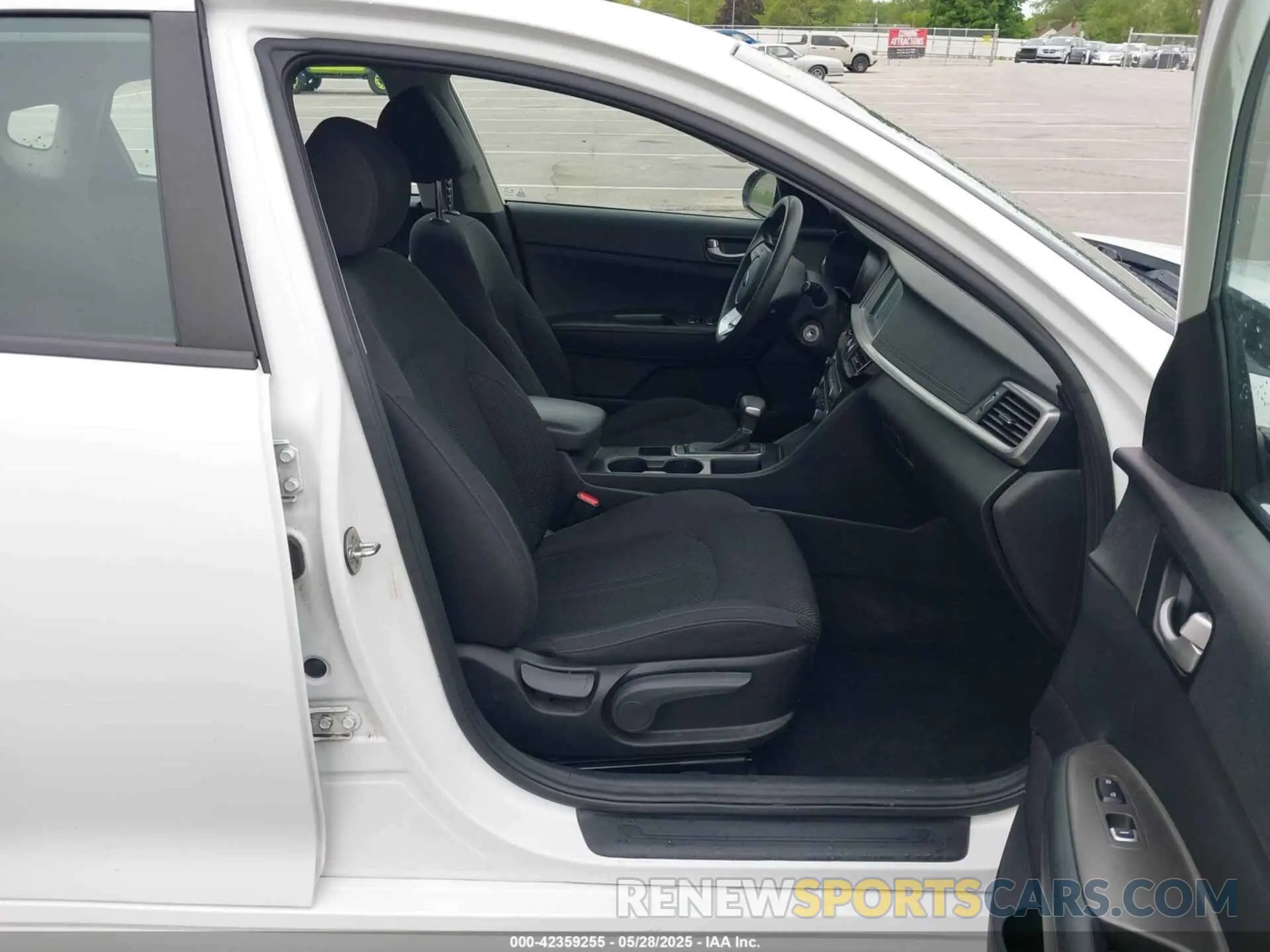 5 Photograph of a damaged car 5XXGT4L37KG301594 KIA OPTIMA 2019