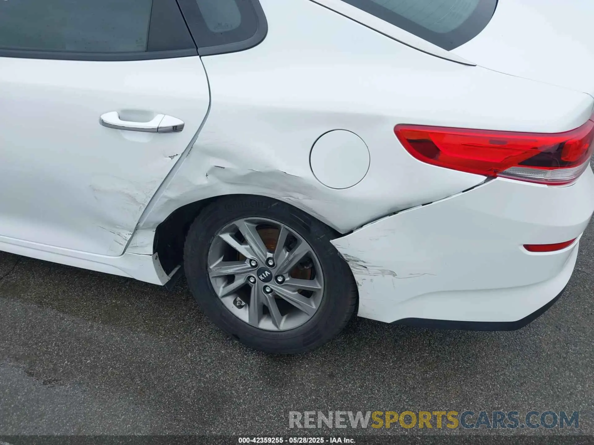 6 Photograph of a damaged car 5XXGT4L37KG301594 KIA OPTIMA 2019