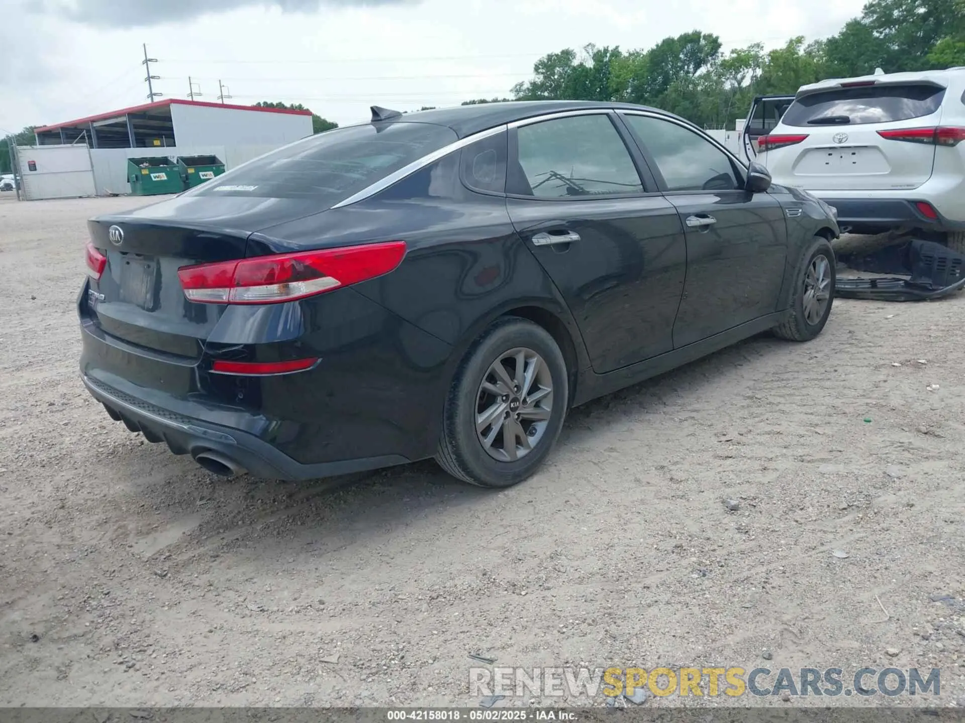 4 Photograph of a damaged car 5XXGT4L37KG308223 KIA OPTIMA 2019