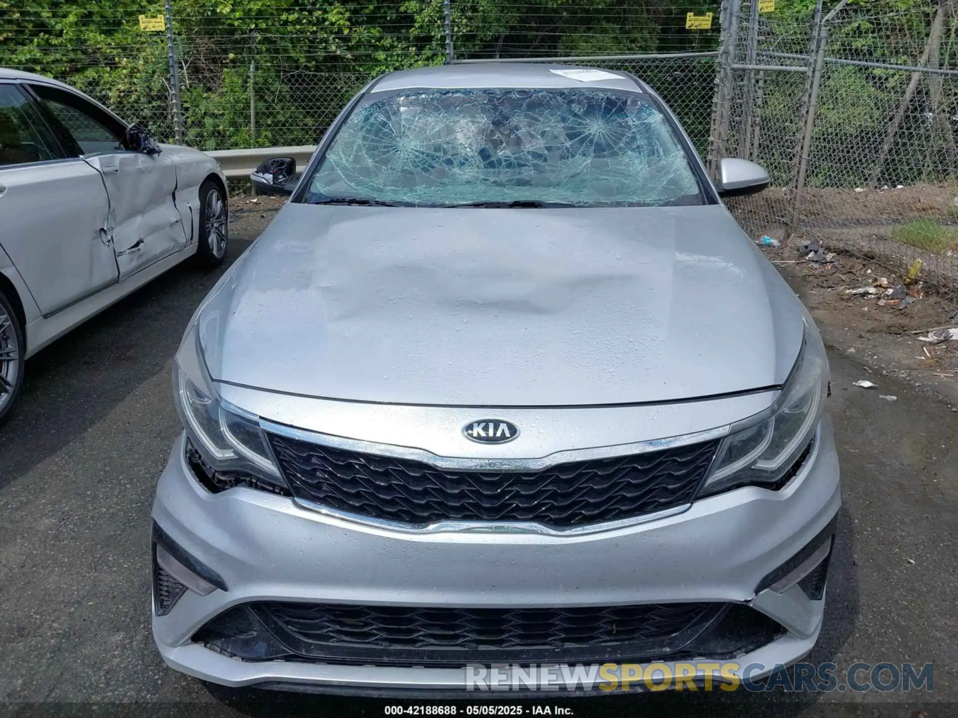 11 Photograph of a damaged car 5XXGT4L37KG320260 KIA OPTIMA 2019