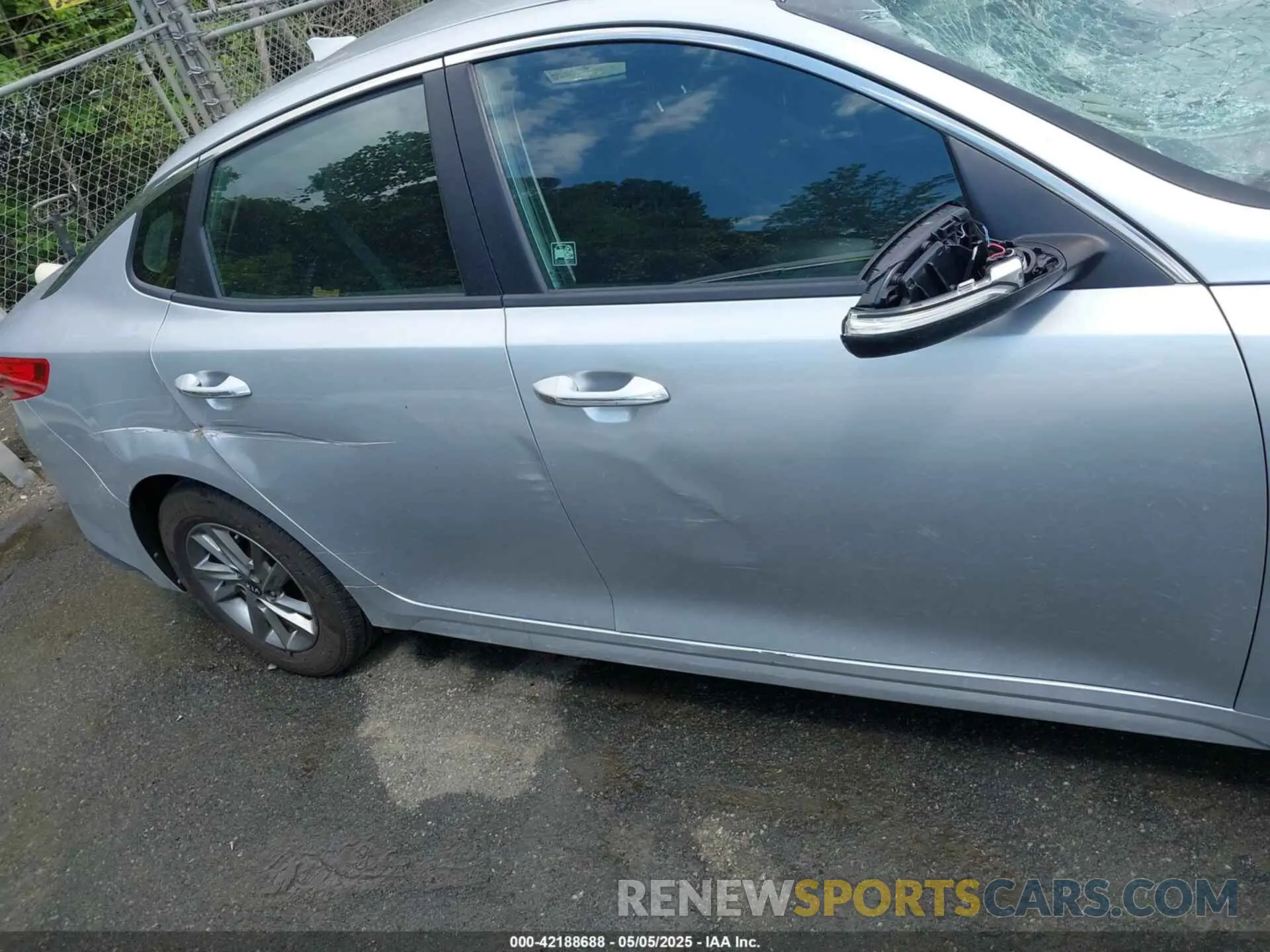 12 Photograph of a damaged car 5XXGT4L37KG320260 KIA OPTIMA 2019