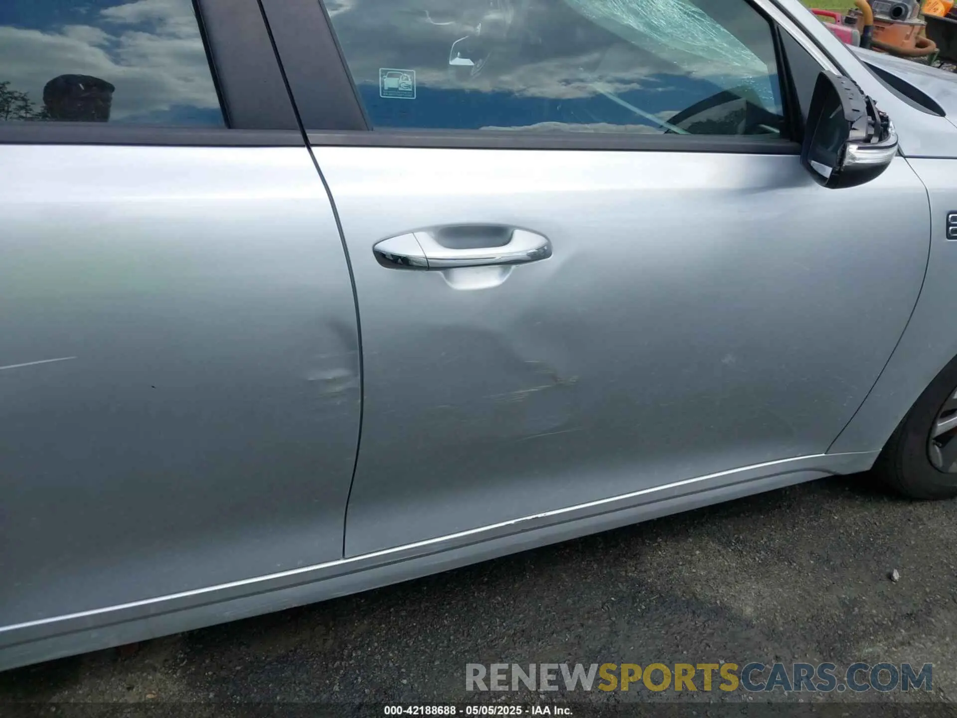17 Photograph of a damaged car 5XXGT4L37KG320260 KIA OPTIMA 2019