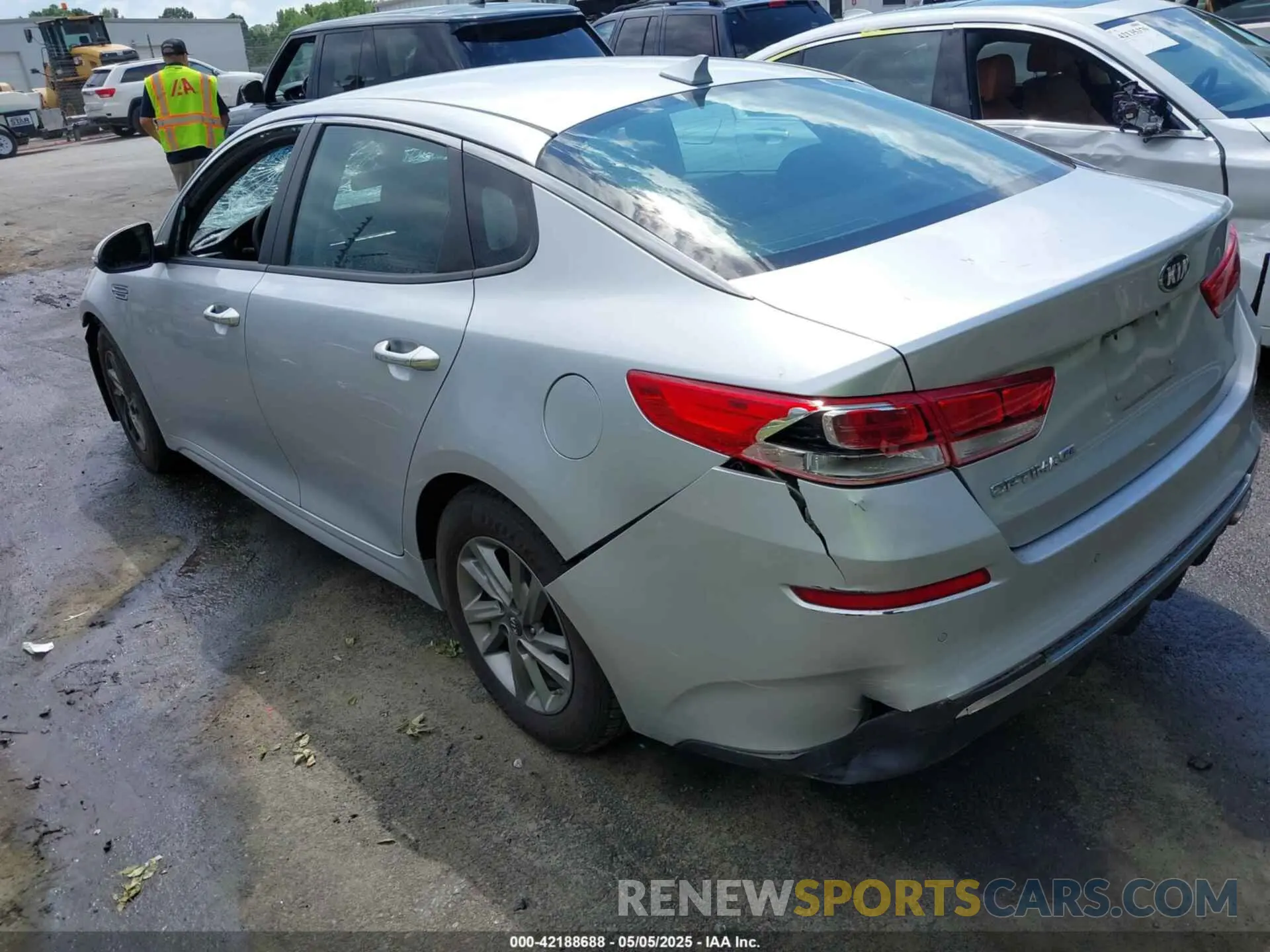 3 Photograph of a damaged car 5XXGT4L37KG320260 KIA OPTIMA 2019