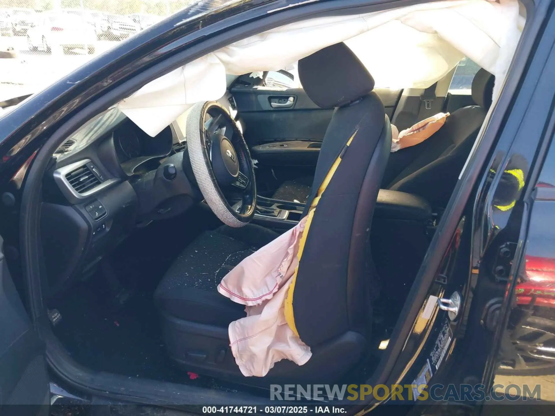 5 Photograph of a damaged car 5XXGT4L37KG321862 KIA OPTIMA 2019