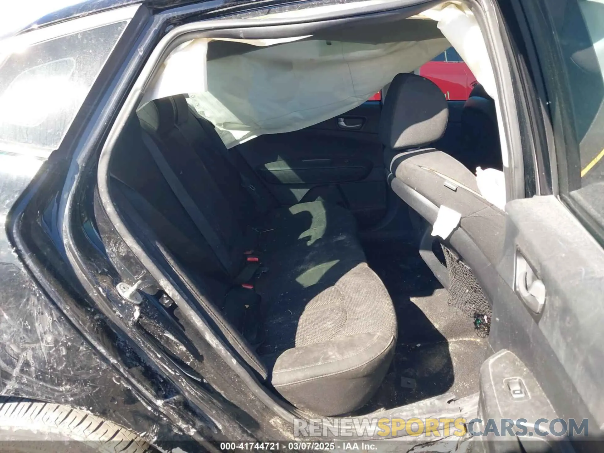 8 Photograph of a damaged car 5XXGT4L37KG321862 KIA OPTIMA 2019