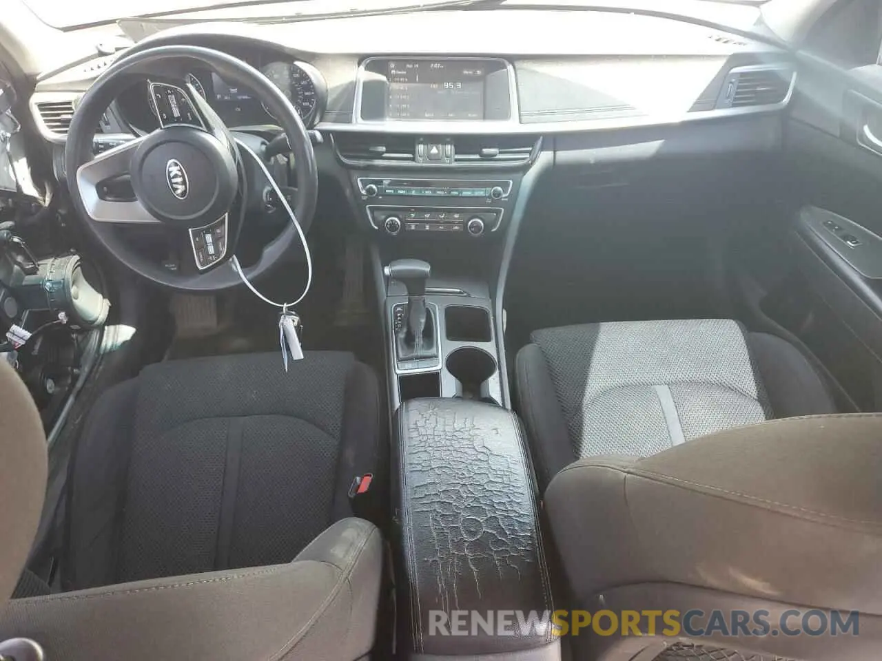 8 Photograph of a damaged car 5XXGT4L37KG325491 KIA OPTIMA 2019