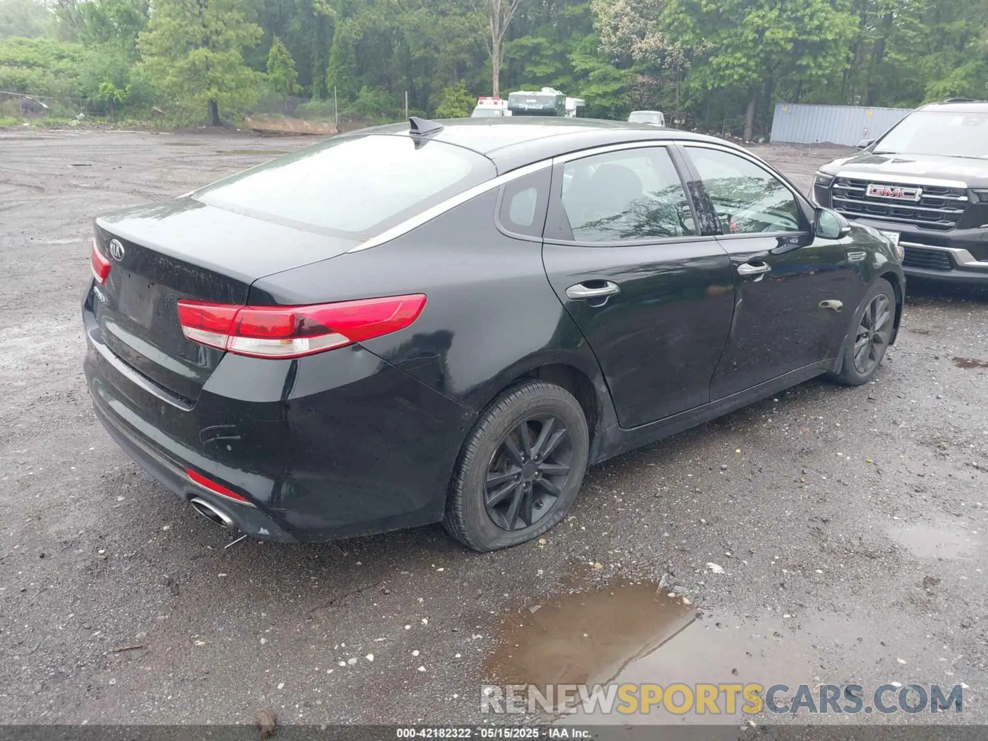 4 Photograph of a damaged car 5XXGT4L37KG333431 KIA OPTIMA 2019