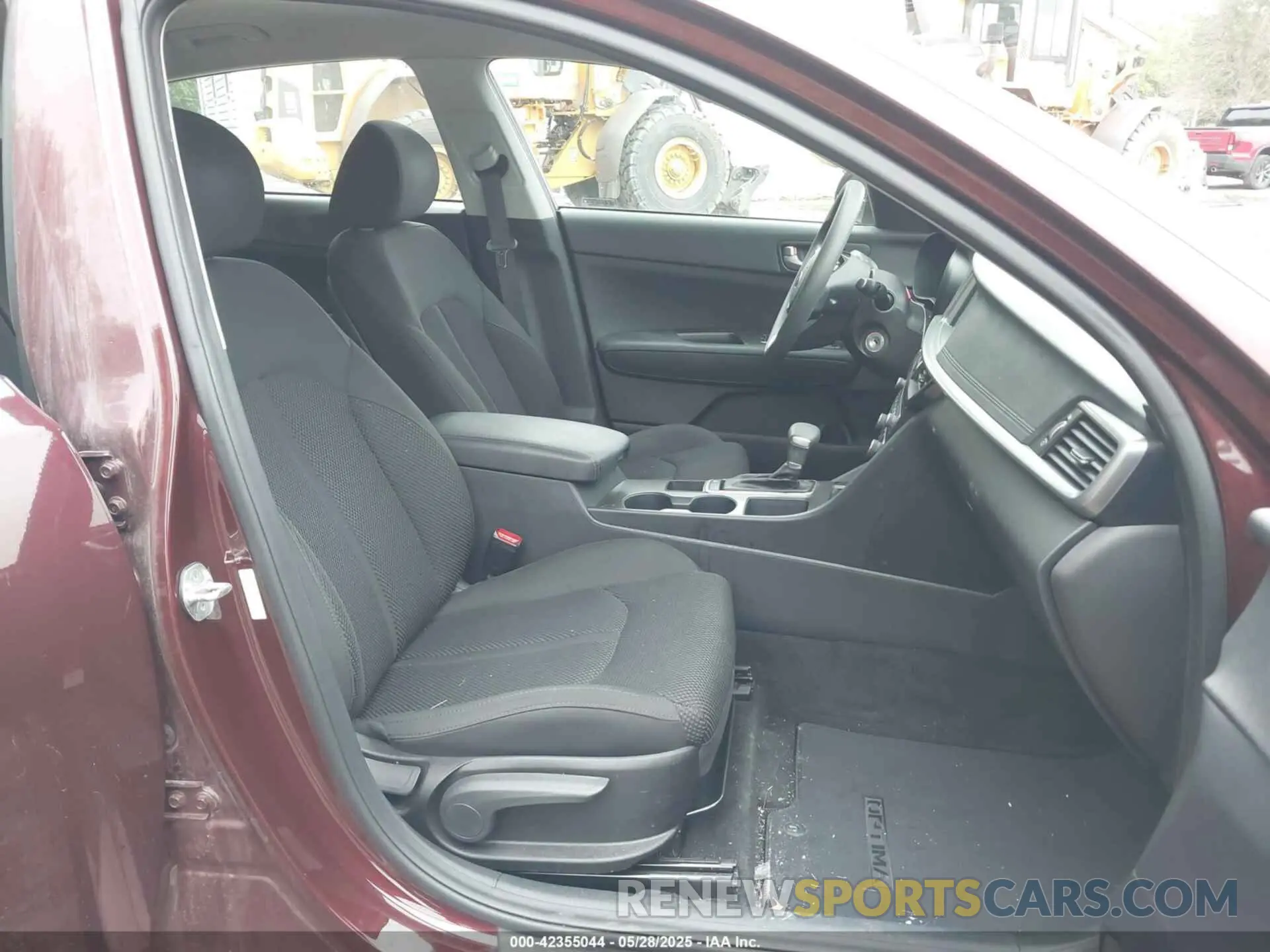 5 Photograph of a damaged car 5XXGT4L37KG344235 KIA OPTIMA 2019