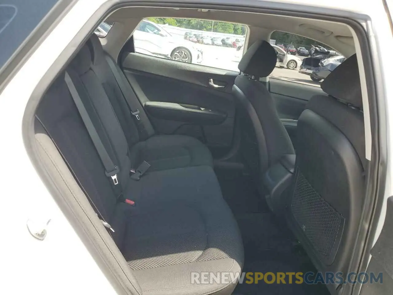 10 Photograph of a damaged car 5XXGT4L37KG347118 KIA OPTIMA 2019