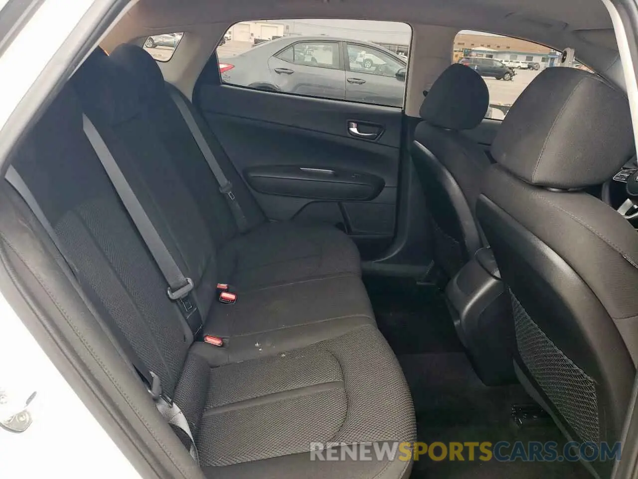 10 Photograph of a damaged car 5XXGT4L37KG351086 KIA OPTIMA 2019