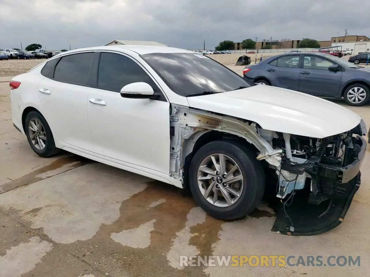 4 Photograph of a damaged car 5XXGT4L37KG351086 KIA OPTIMA 2019