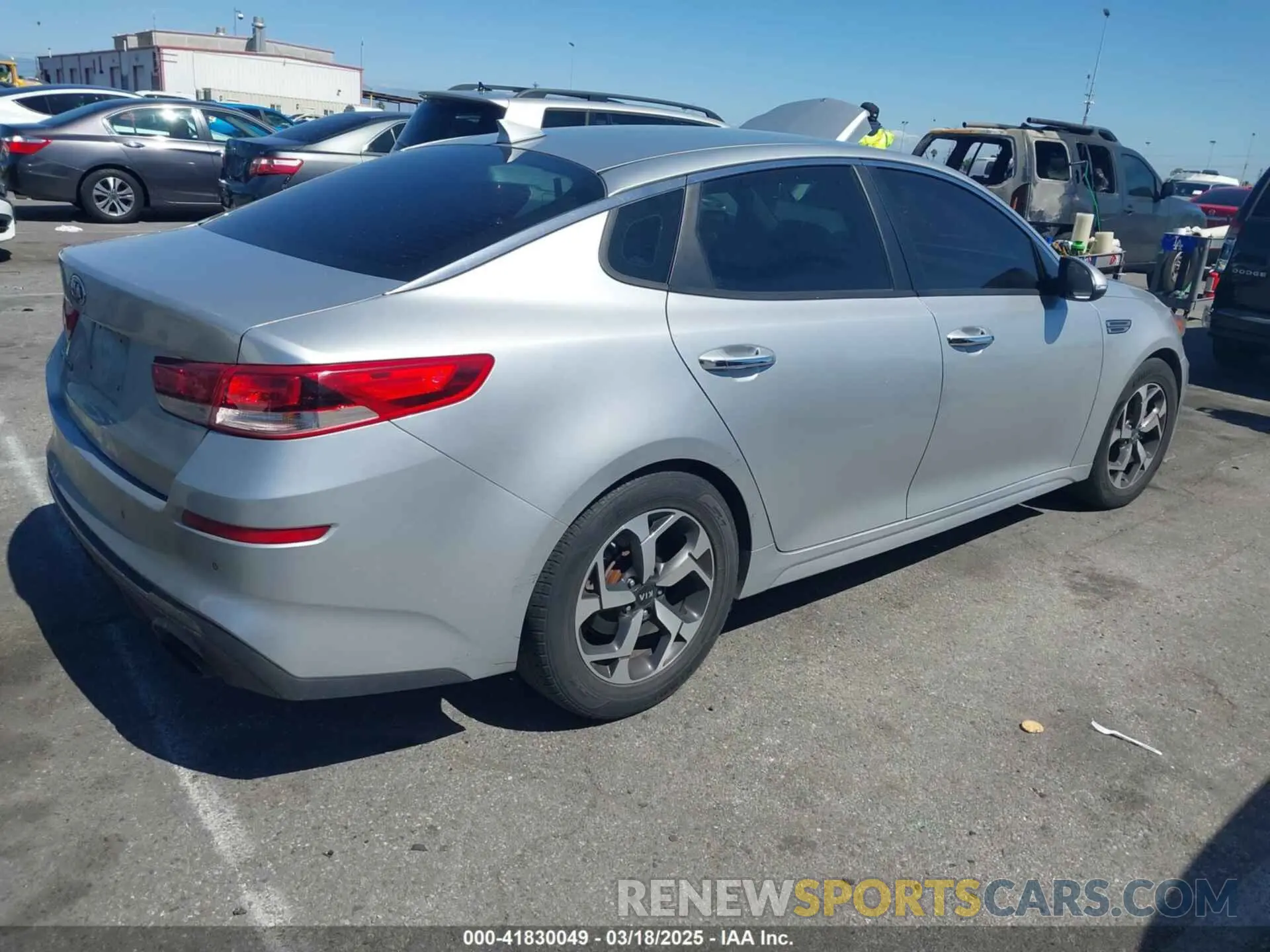 4 Photograph of a damaged car 5XXGT4L37KG351203 KIA OPTIMA 2019