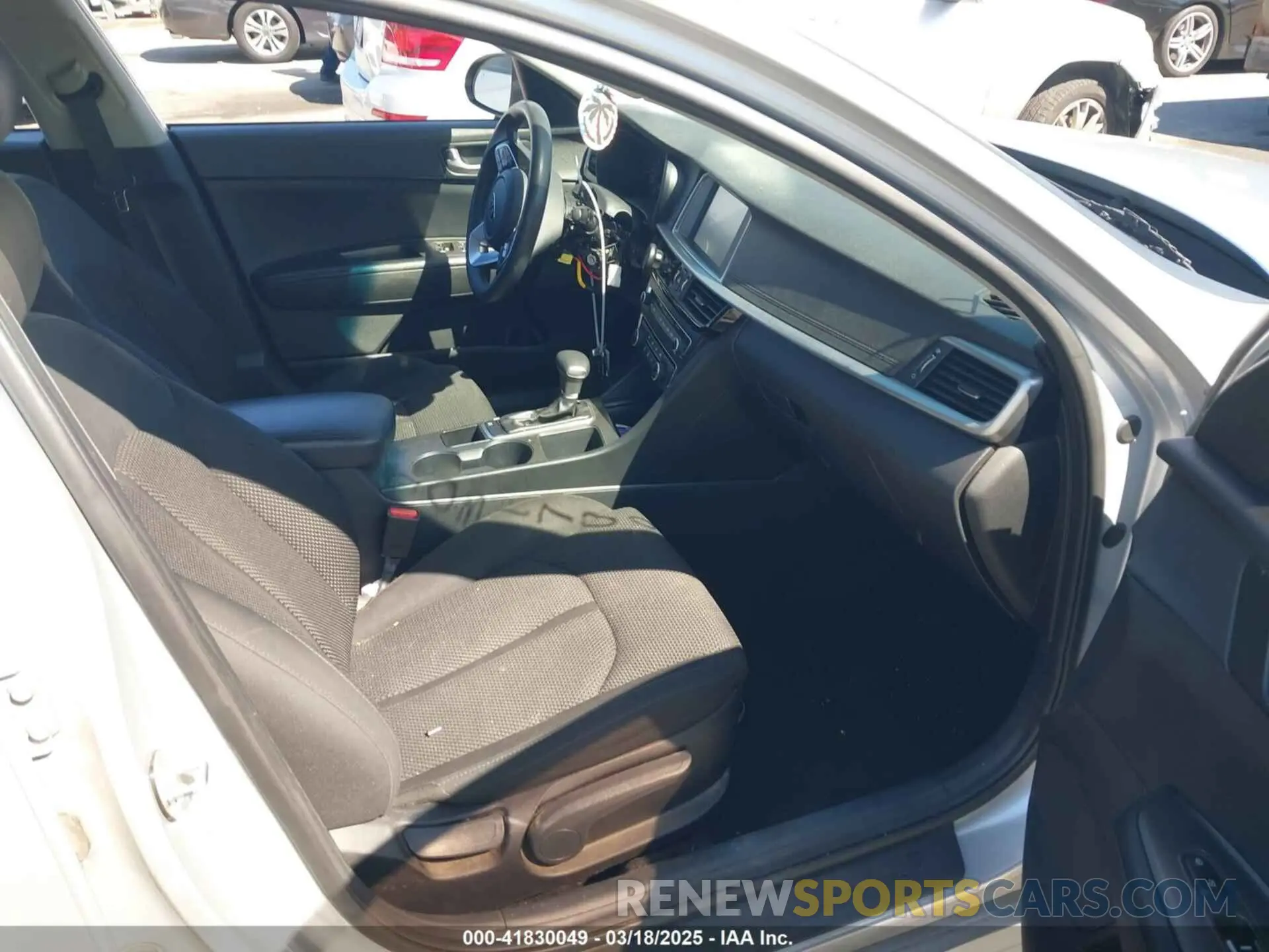 5 Photograph of a damaged car 5XXGT4L37KG351203 KIA OPTIMA 2019