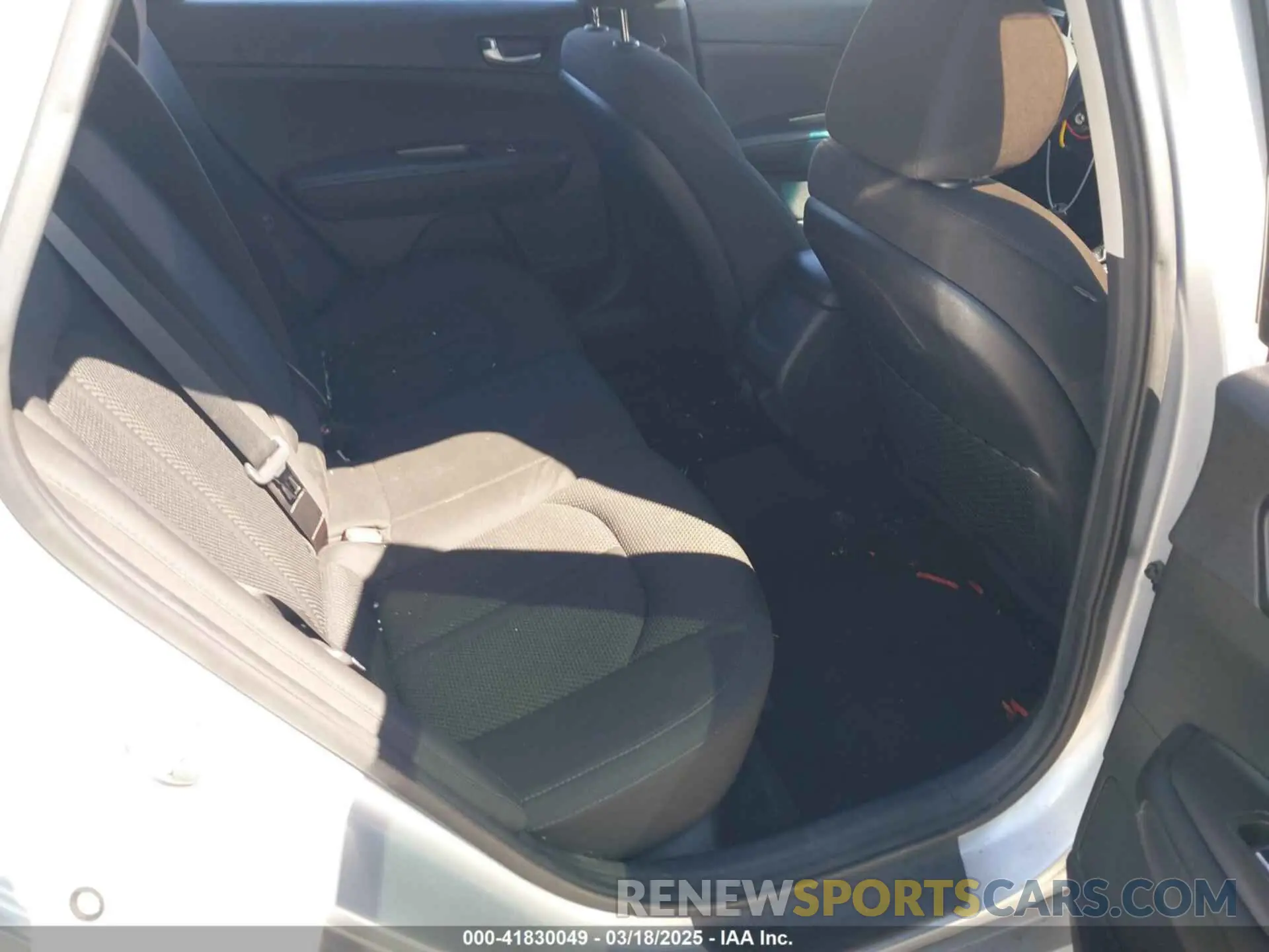8 Photograph of a damaged car 5XXGT4L37KG351203 KIA OPTIMA 2019