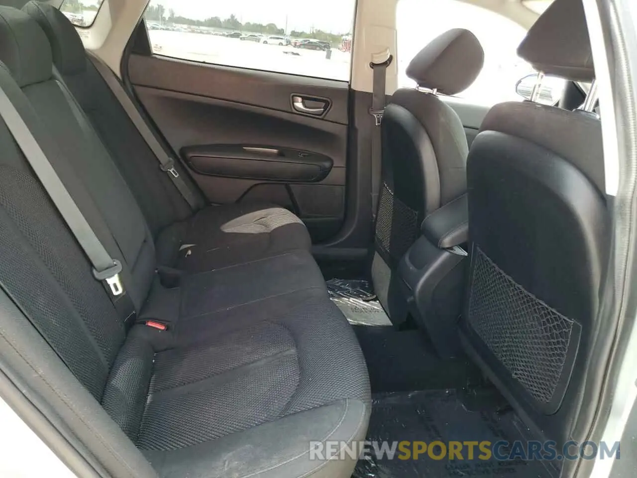 10 Photograph of a damaged car 5XXGT4L37KG358166 KIA OPTIMA 2019