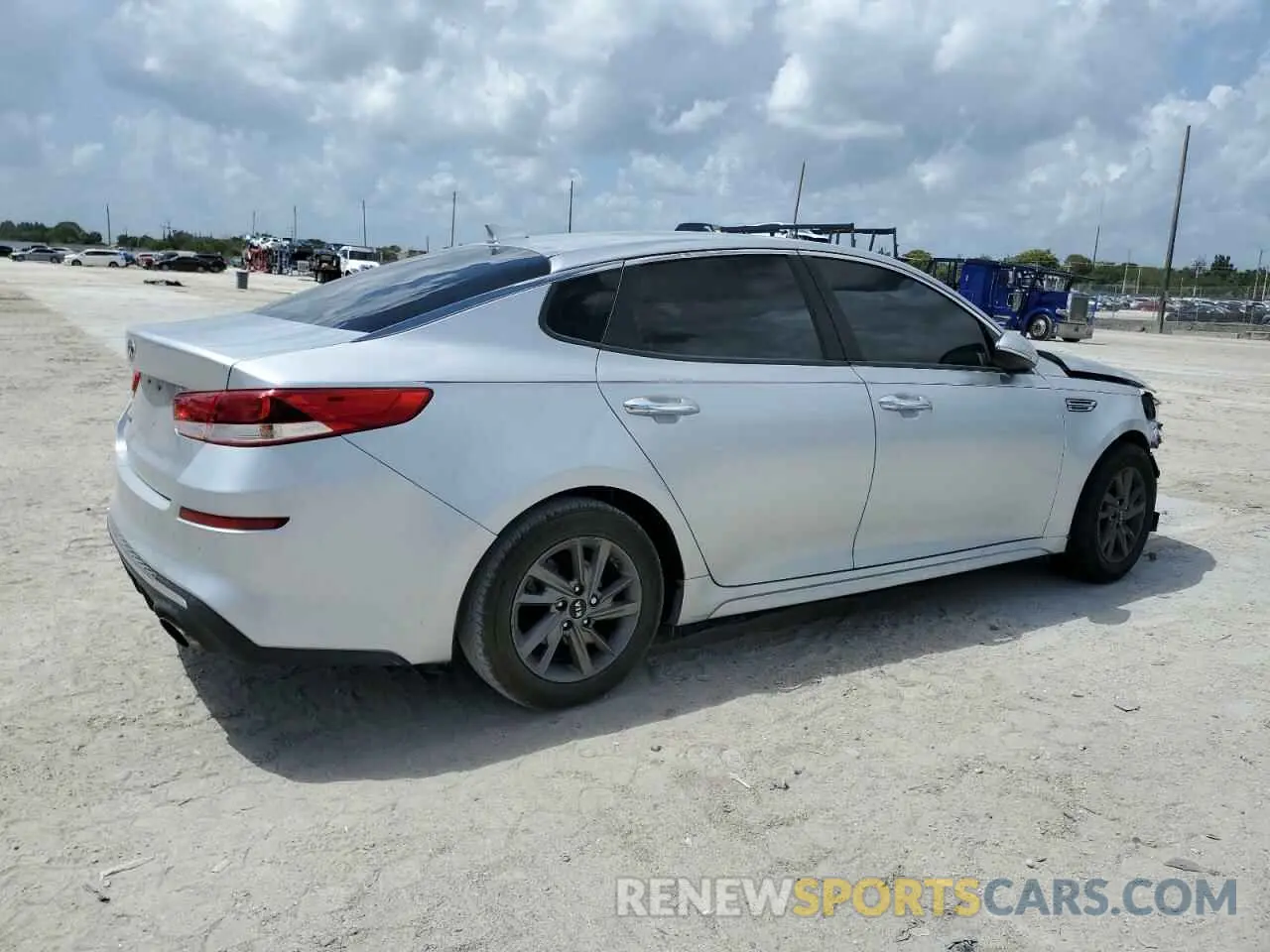 3 Photograph of a damaged car 5XXGT4L37KG358166 KIA OPTIMA 2019