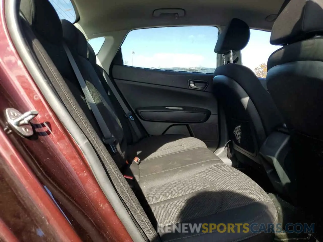10 Photograph of a damaged car 5XXGT4L37KG365487 KIA OPTIMA 2019