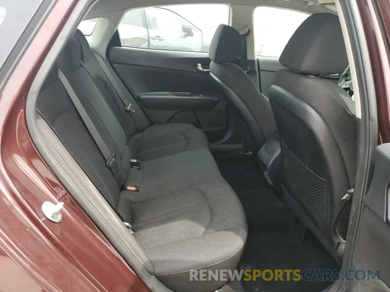10 Photograph of a damaged car 5XXGT4L38KG281677 KIA OPTIMA 2019