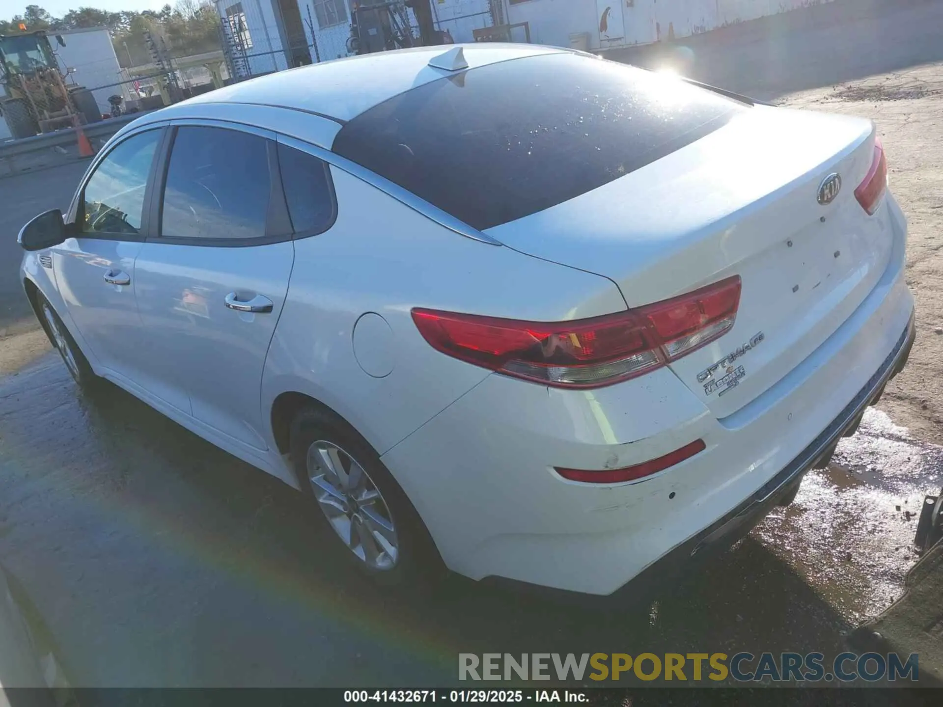 3 Photograph of a damaged car 5XXGT4L38KG281923 KIA OPTIMA 2019