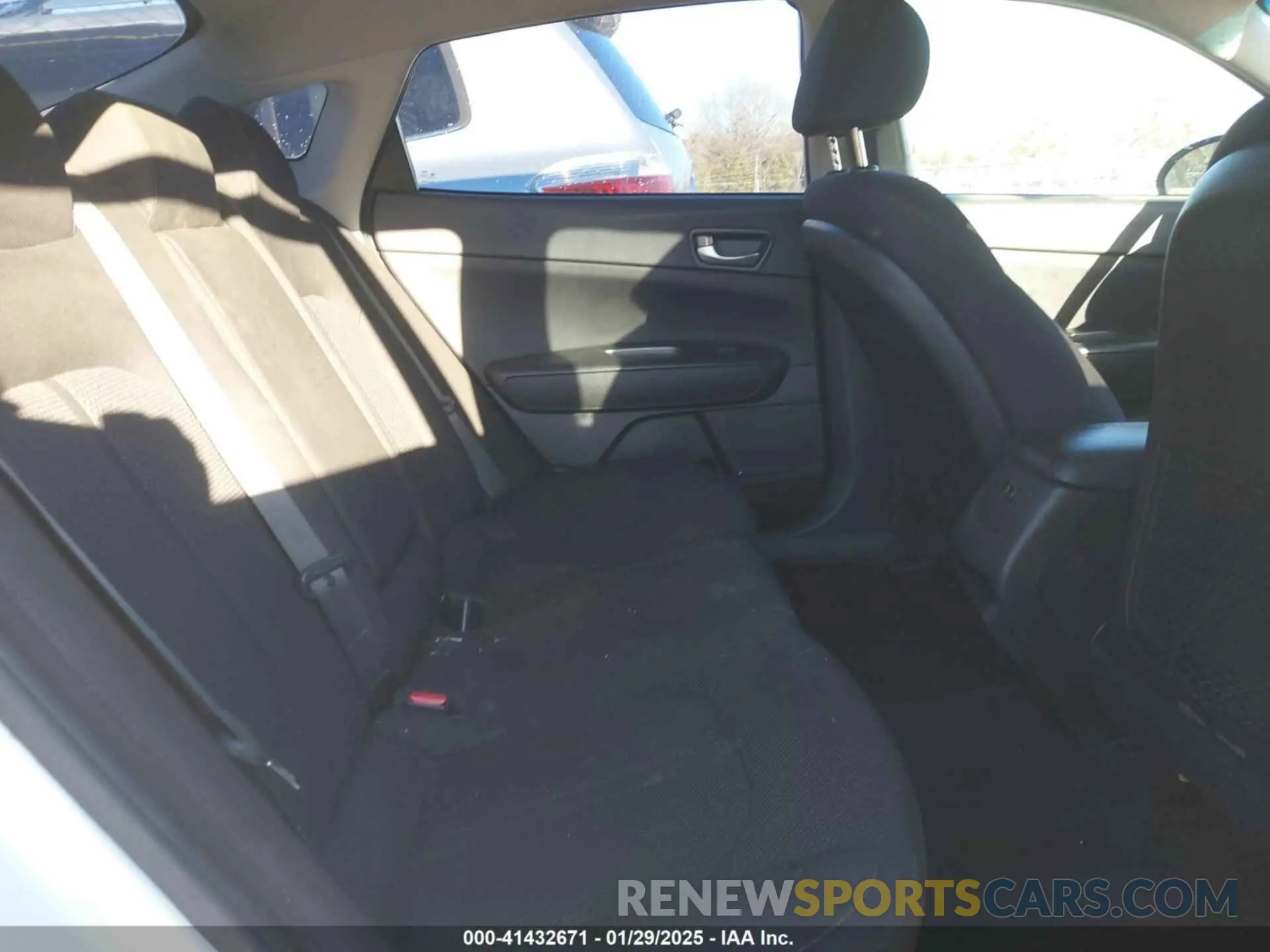 8 Photograph of a damaged car 5XXGT4L38KG281923 KIA OPTIMA 2019
