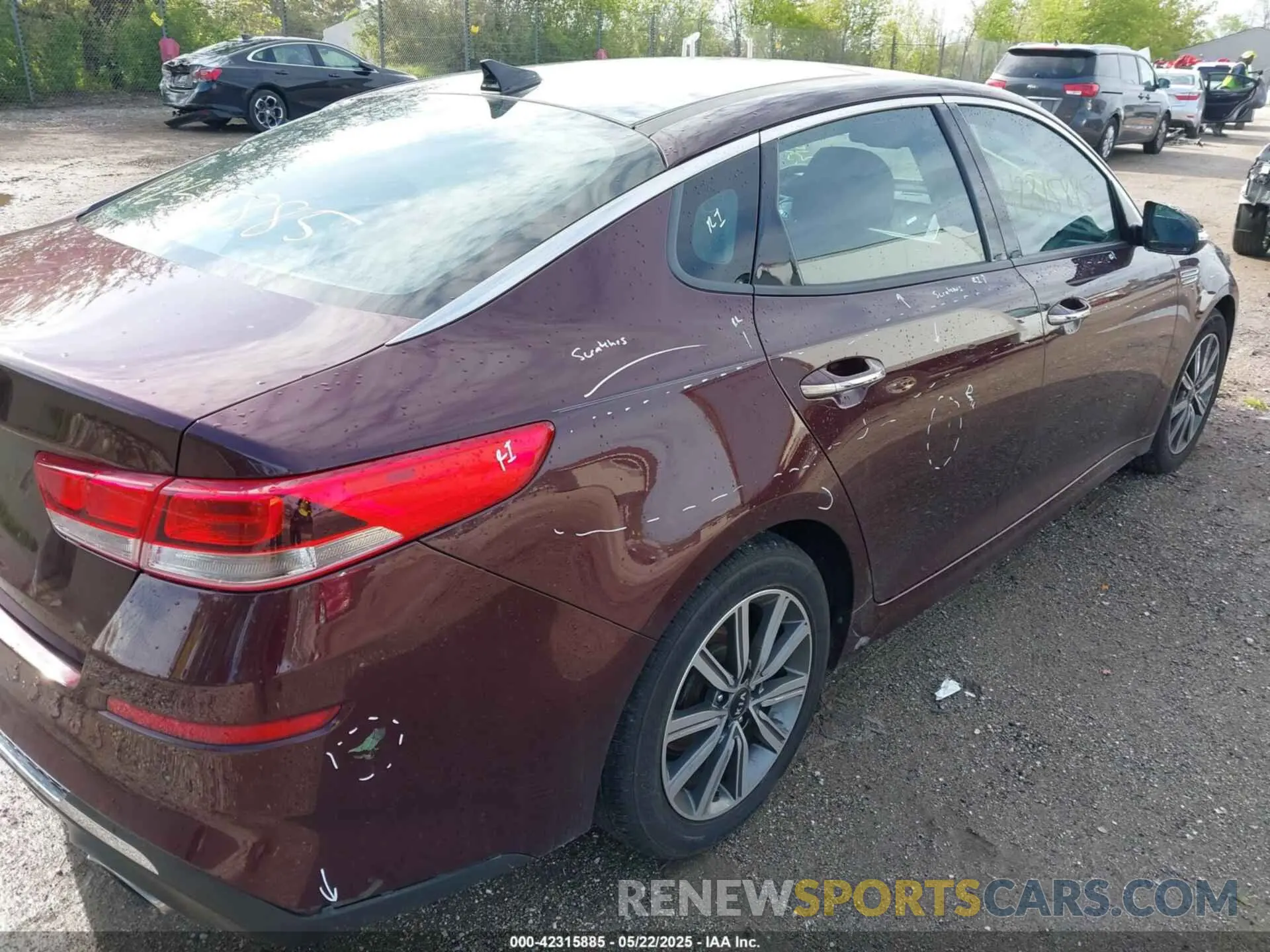 18 Photograph of a damaged car 5XXGT4L38KG300261 KIA OPTIMA 2019