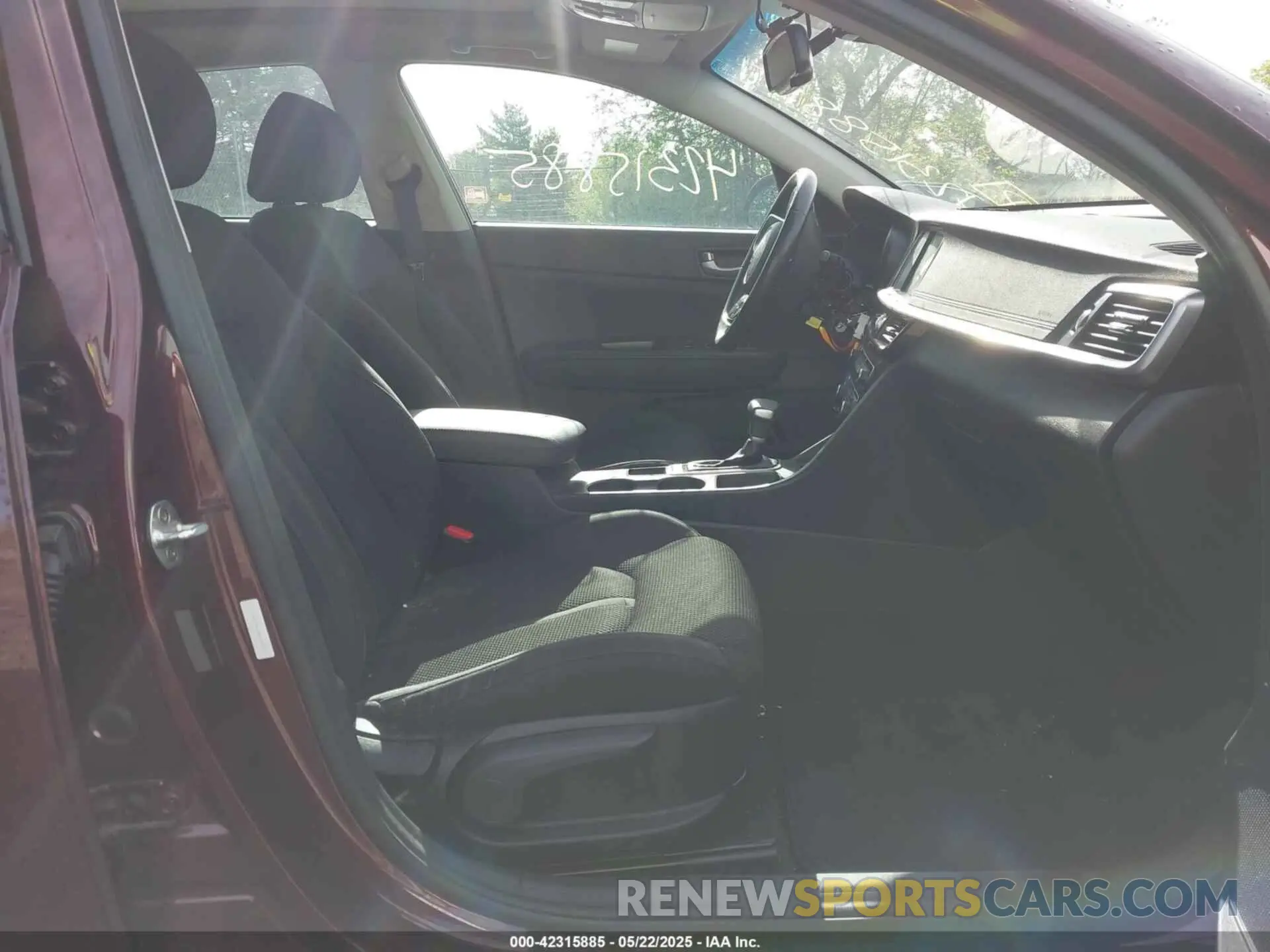 5 Photograph of a damaged car 5XXGT4L38KG300261 KIA OPTIMA 2019