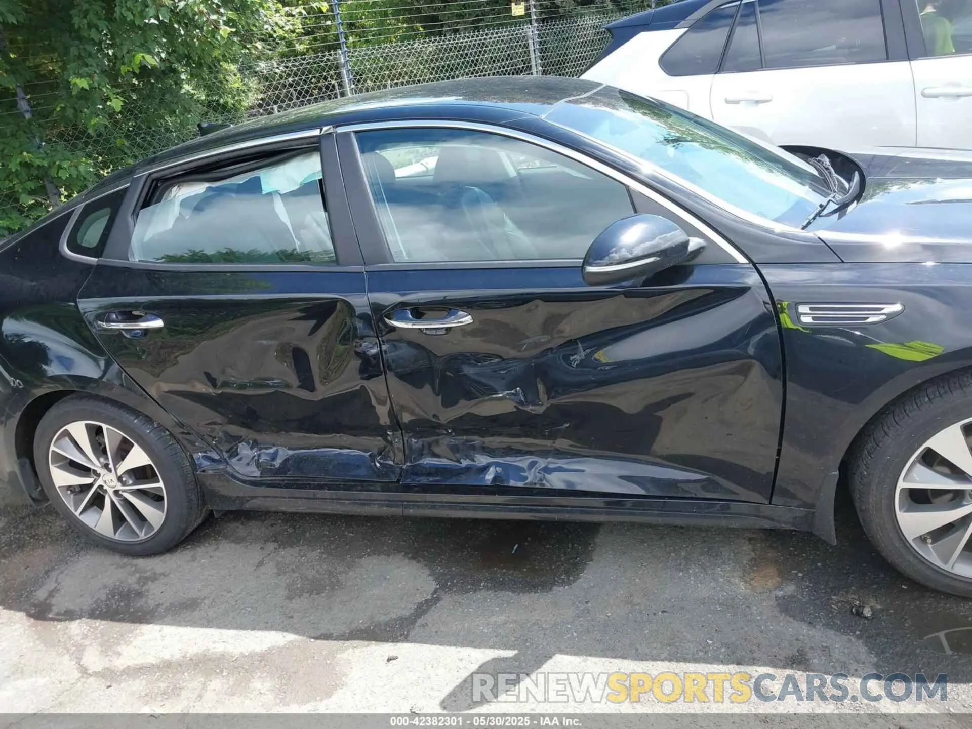 13 Photograph of a damaged car 5XXGT4L38KG303595 KIA OPTIMA 2019