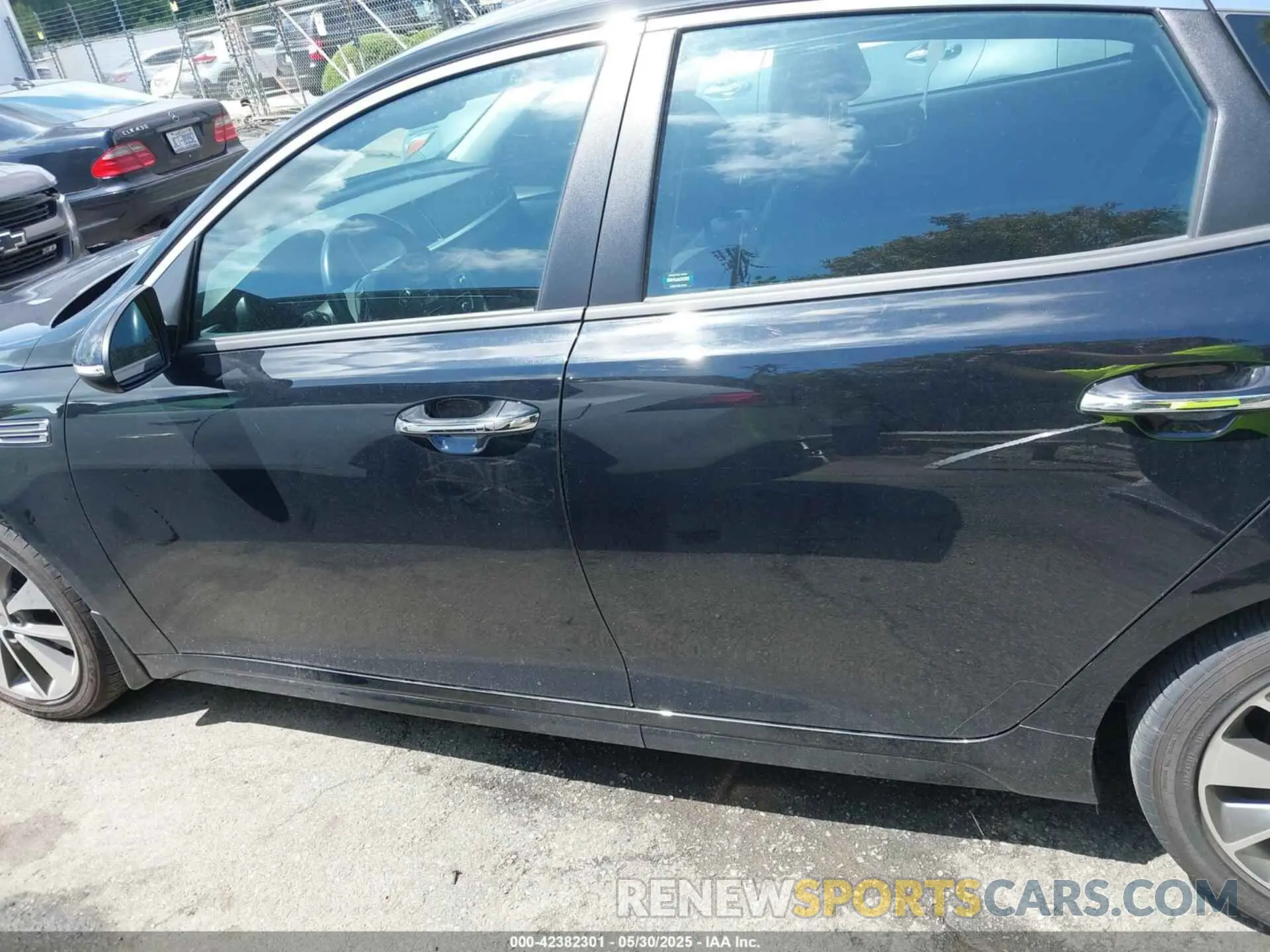 14 Photograph of a damaged car 5XXGT4L38KG303595 KIA OPTIMA 2019