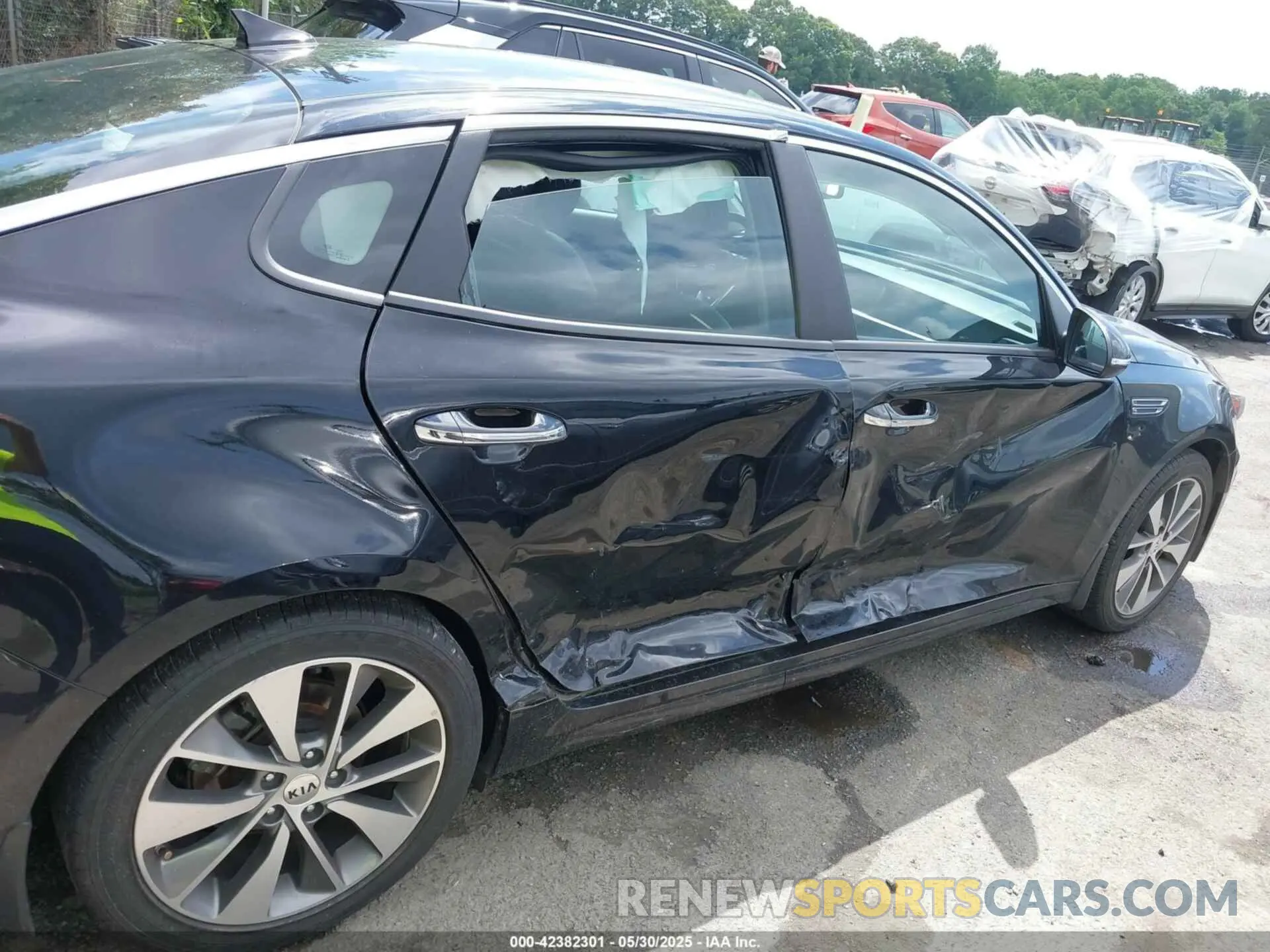 17 Photograph of a damaged car 5XXGT4L38KG303595 KIA OPTIMA 2019