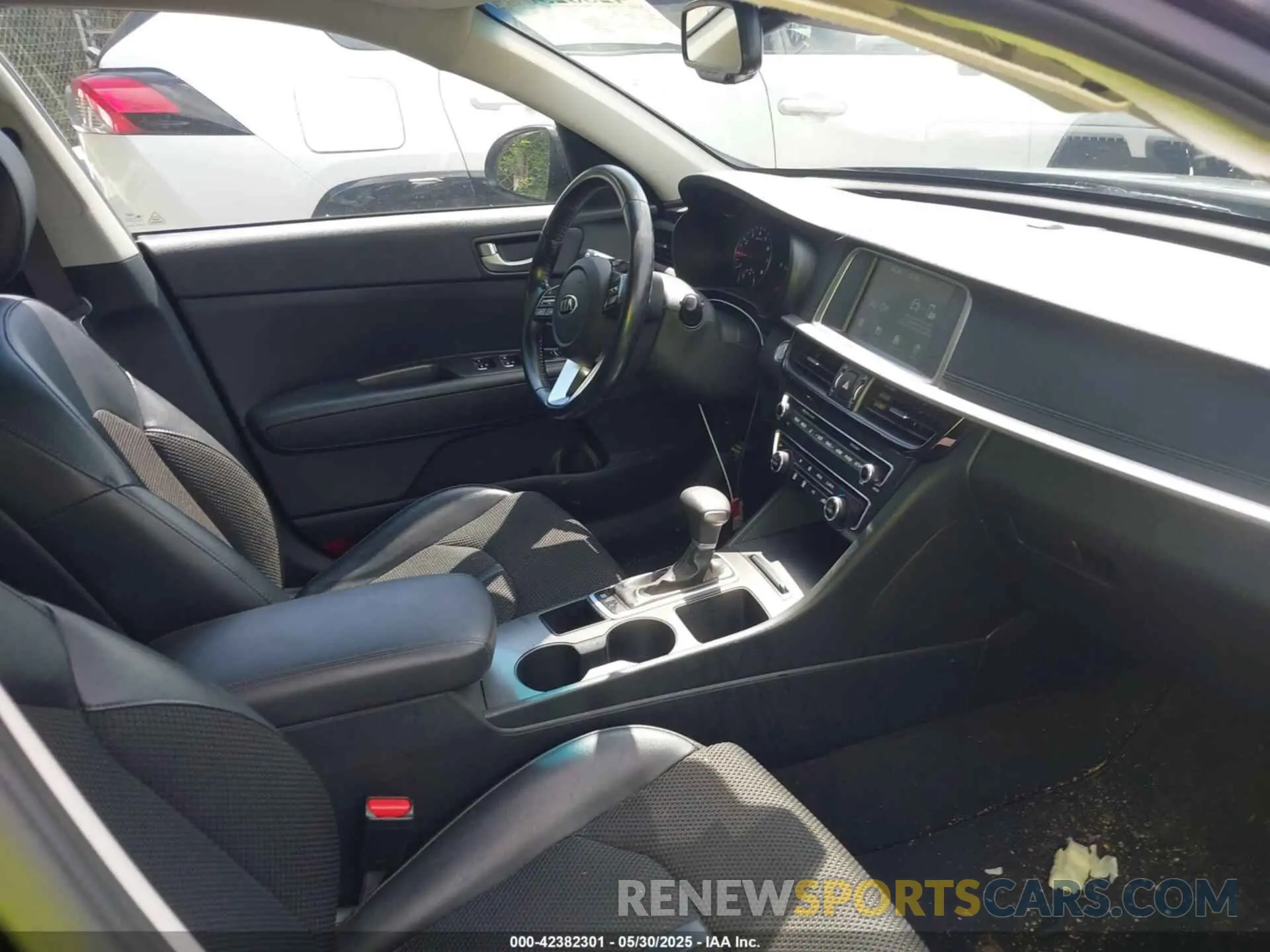 5 Photograph of a damaged car 5XXGT4L38KG303595 KIA OPTIMA 2019