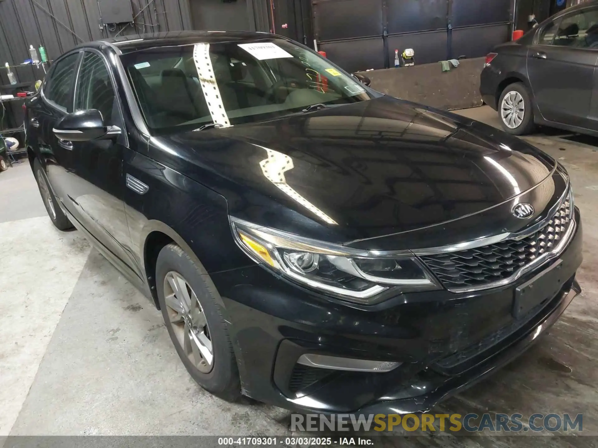 1 Photograph of a damaged car 5XXGT4L38KG307792 KIA OPTIMA 2019