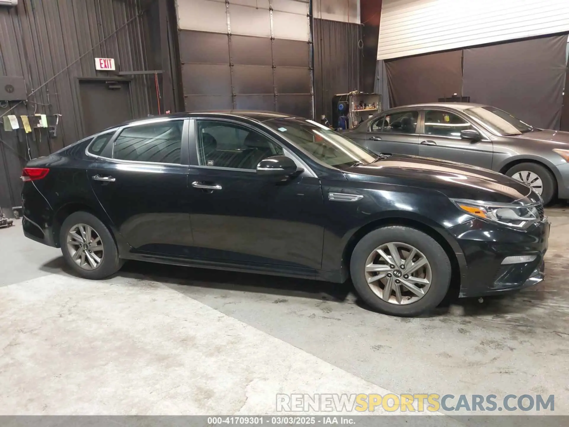 14 Photograph of a damaged car 5XXGT4L38KG307792 KIA OPTIMA 2019
