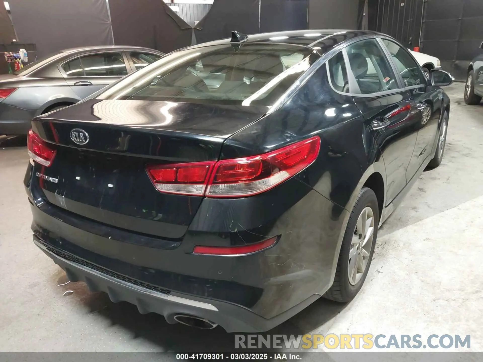 4 Photograph of a damaged car 5XXGT4L38KG307792 KIA OPTIMA 2019