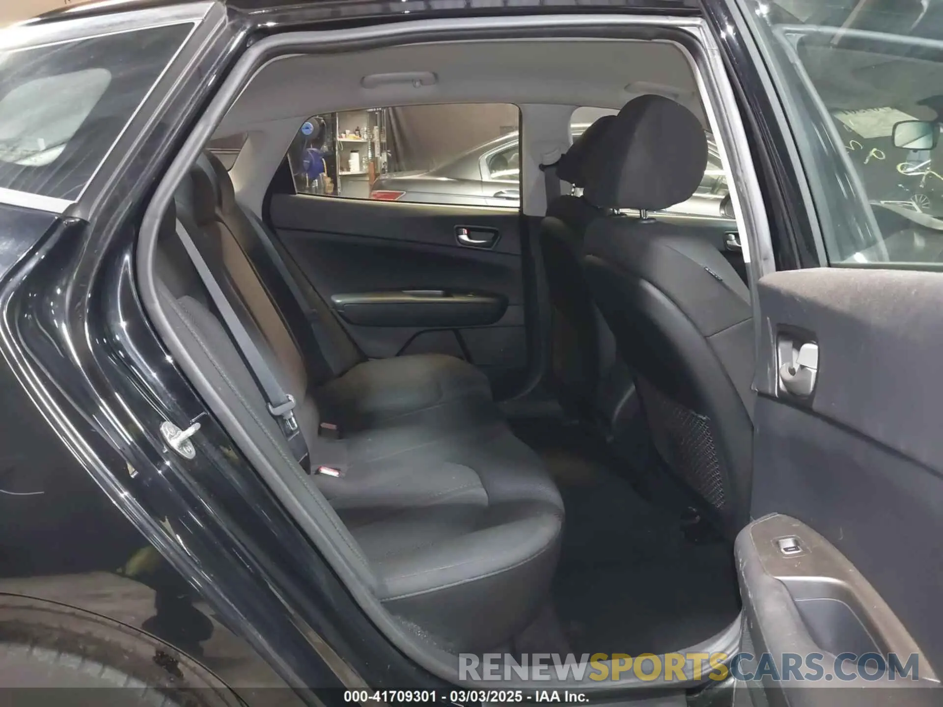 8 Photograph of a damaged car 5XXGT4L38KG307792 KIA OPTIMA 2019