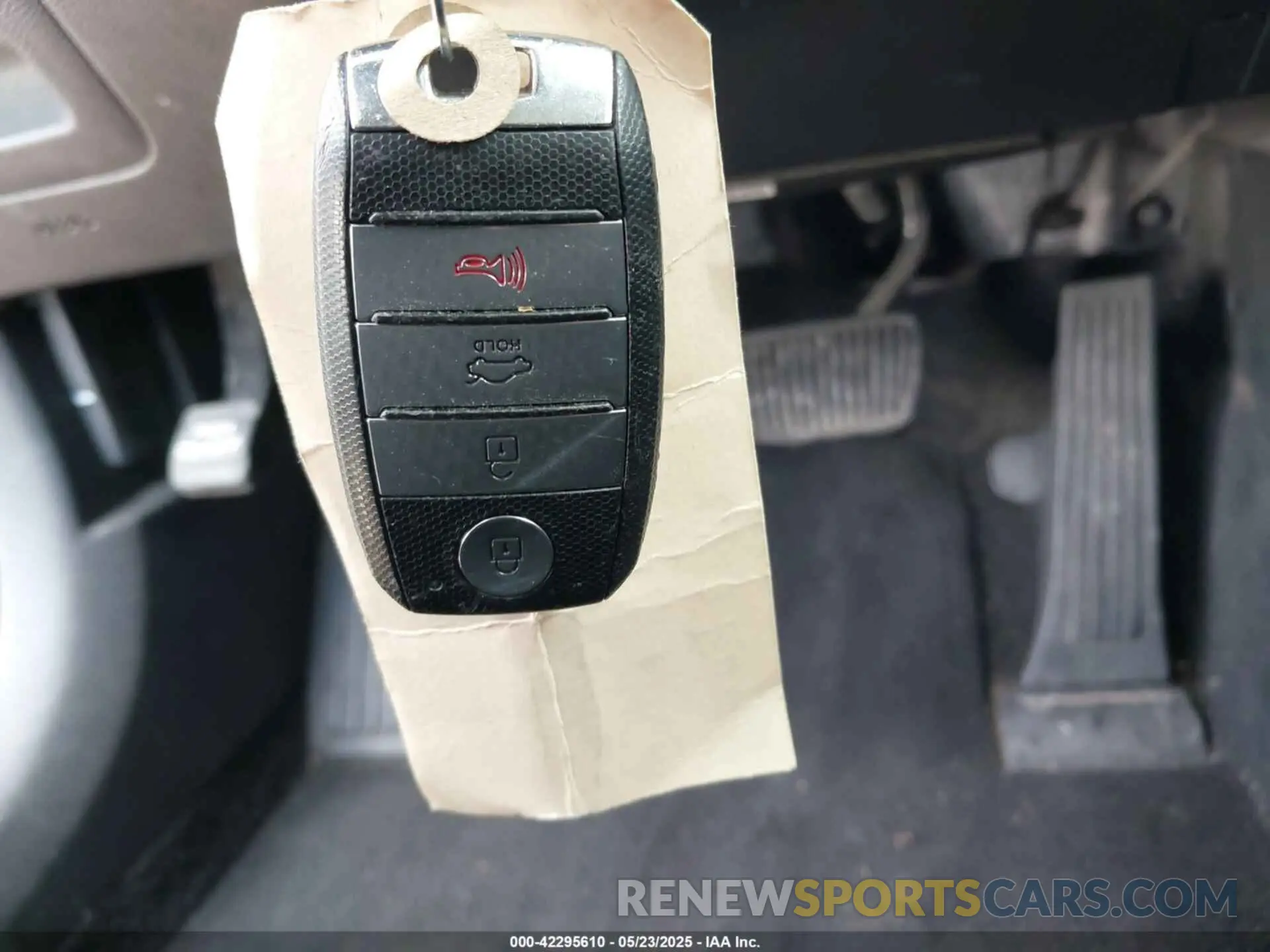 11 Photograph of a damaged car 5XXGT4L38KG309347 KIA OPTIMA 2019