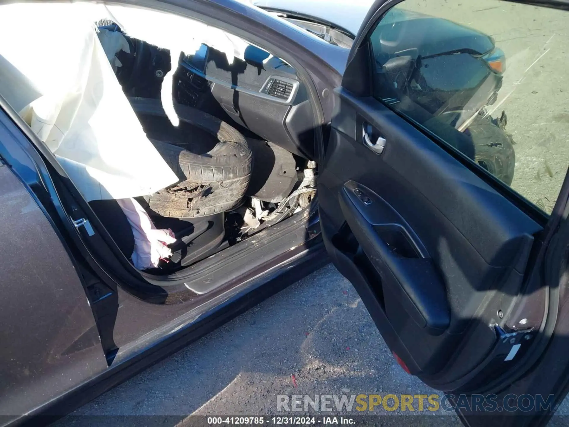 5 Photograph of a damaged car 5XXGT4L38KG317836 KIA OPTIMA 2019
