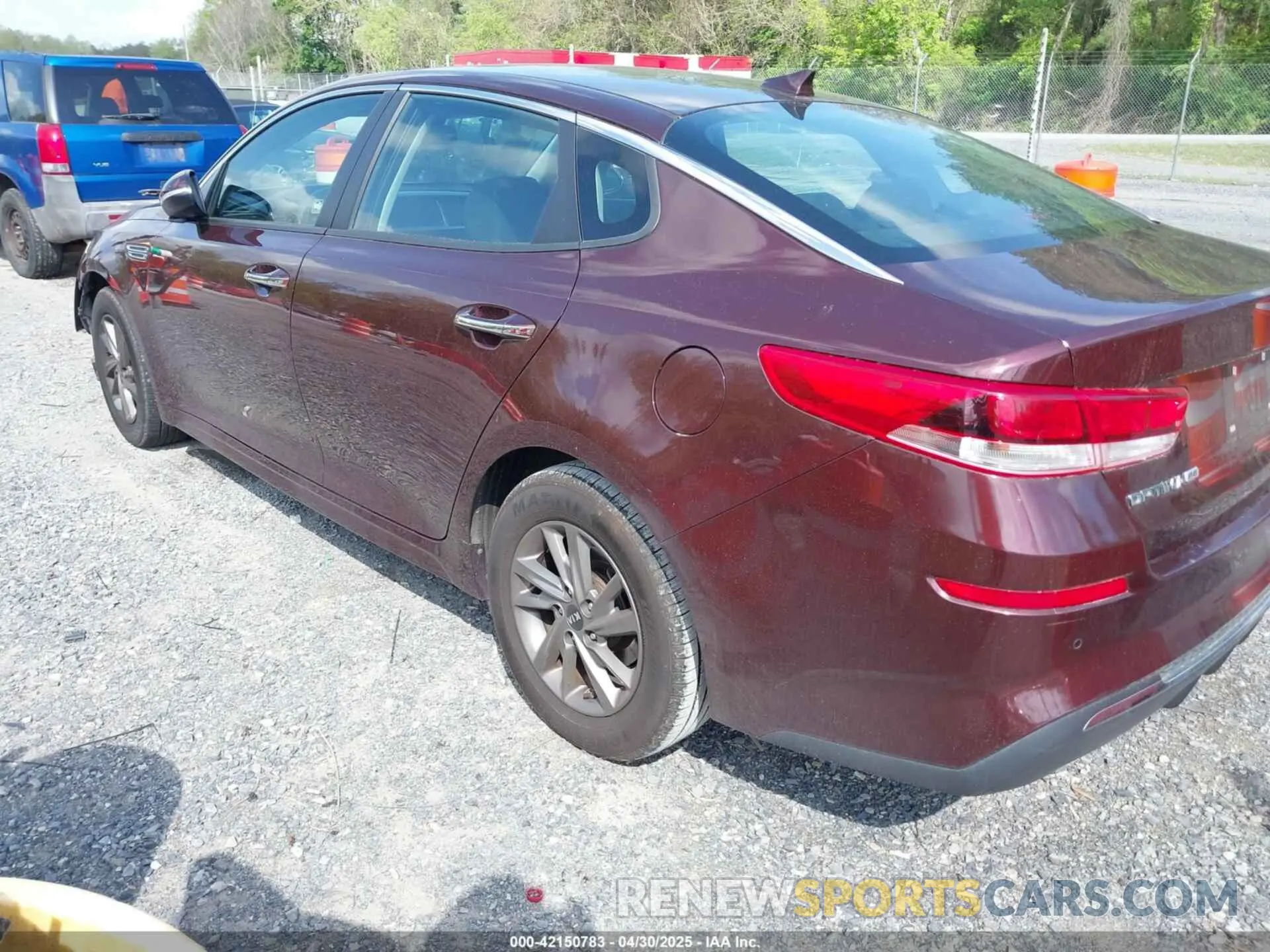 3 Photograph of a damaged car 5XXGT4L38KG320364 KIA OPTIMA 2019