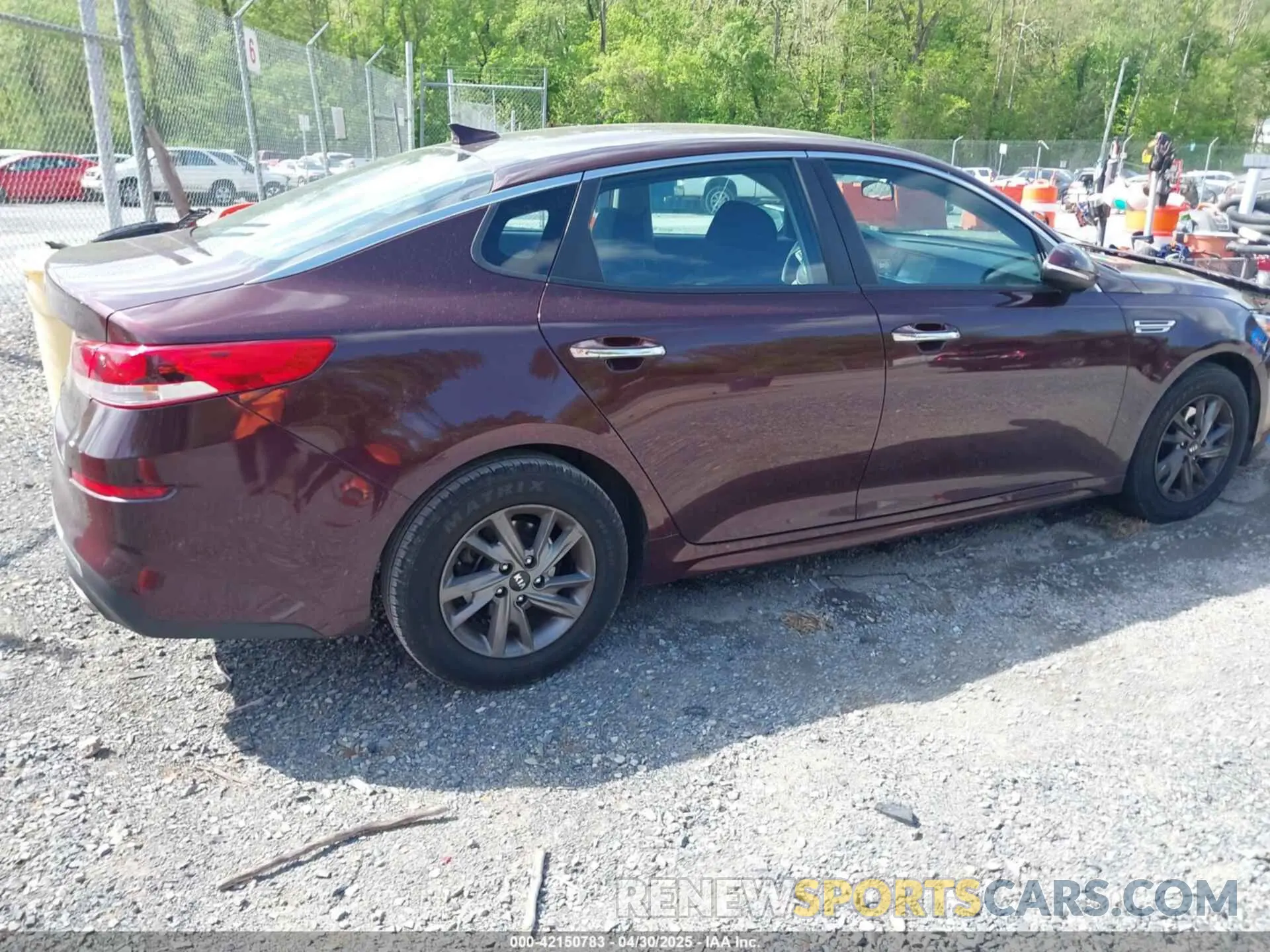 4 Photograph of a damaged car 5XXGT4L38KG320364 KIA OPTIMA 2019