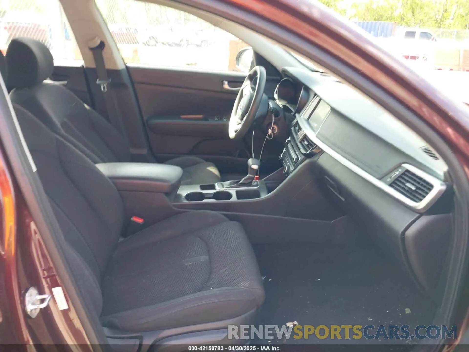 5 Photograph of a damaged car 5XXGT4L38KG320364 KIA OPTIMA 2019