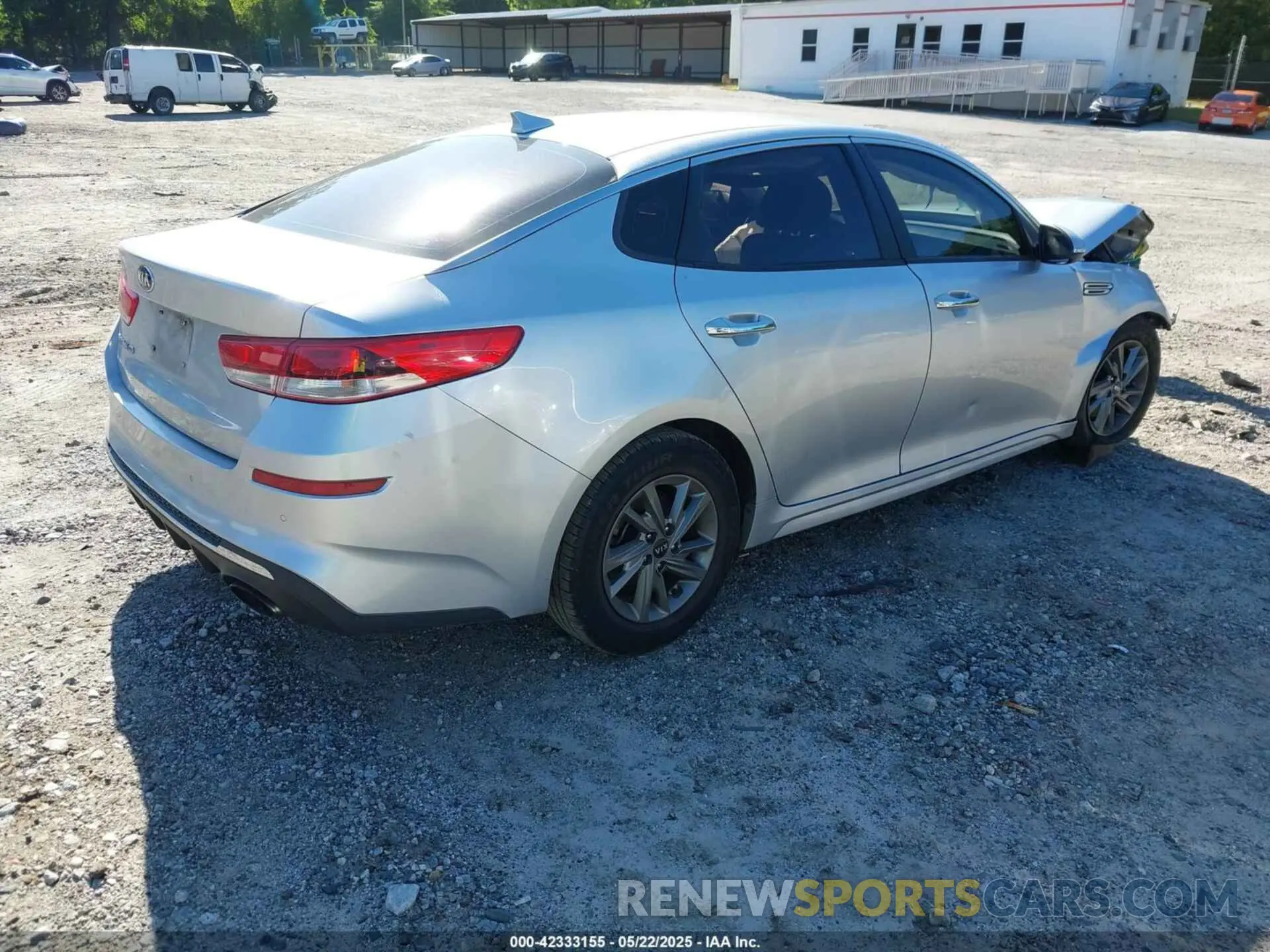 4 Photograph of a damaged car 5XXGT4L38KG320784 KIA OPTIMA 2019