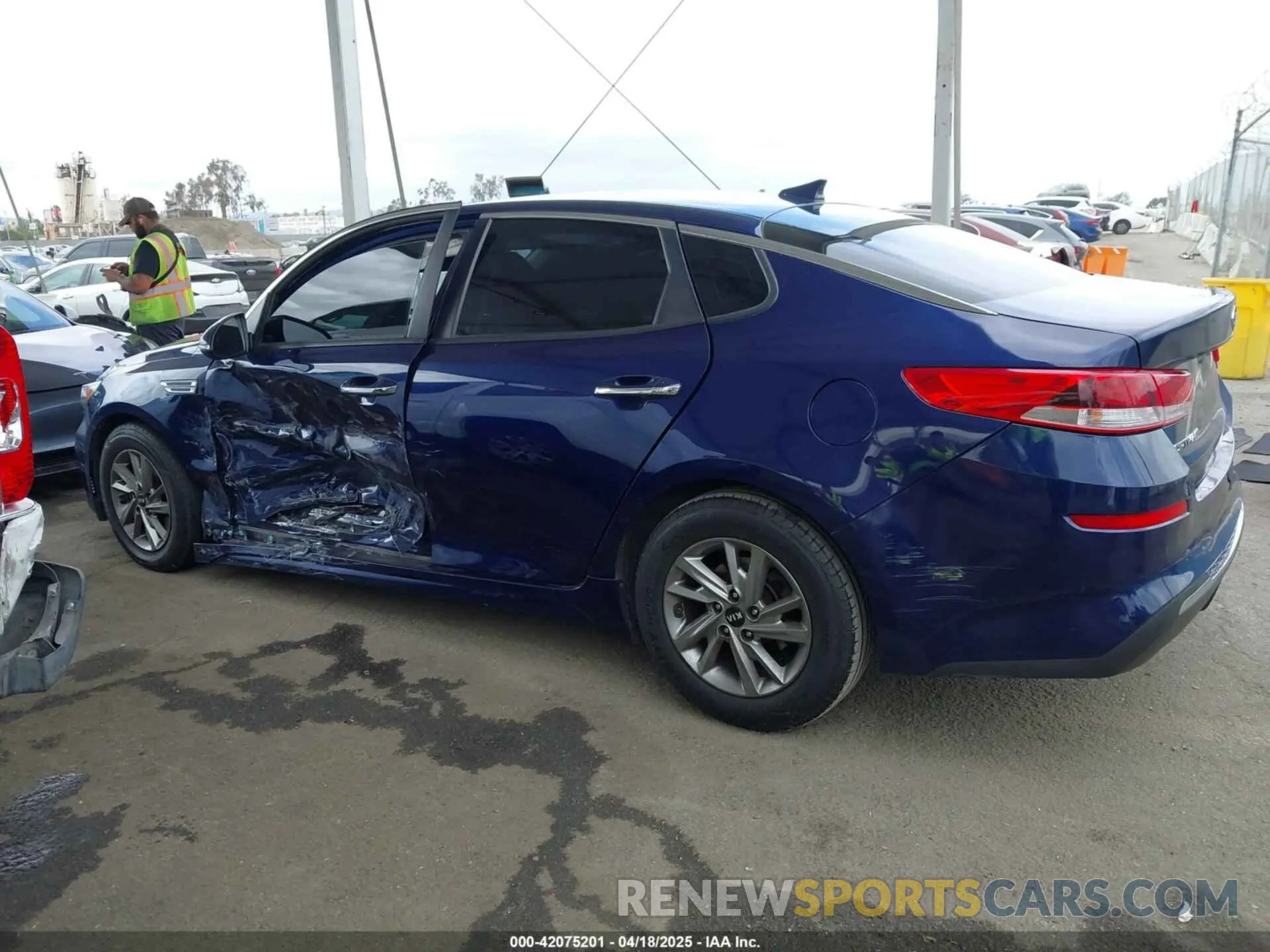14 Photograph of a damaged car 5XXGT4L38KG321546 KIA OPTIMA 2019