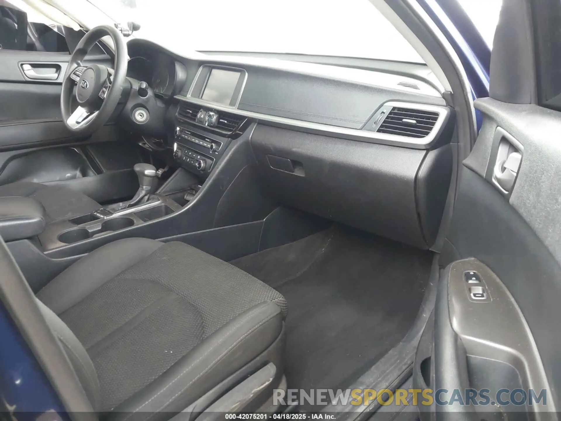 5 Photograph of a damaged car 5XXGT4L38KG321546 KIA OPTIMA 2019