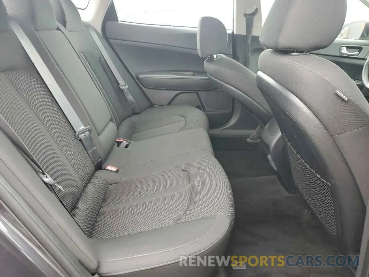 10 Photograph of a damaged car 5XXGT4L38KG327847 KIA OPTIMA 2019