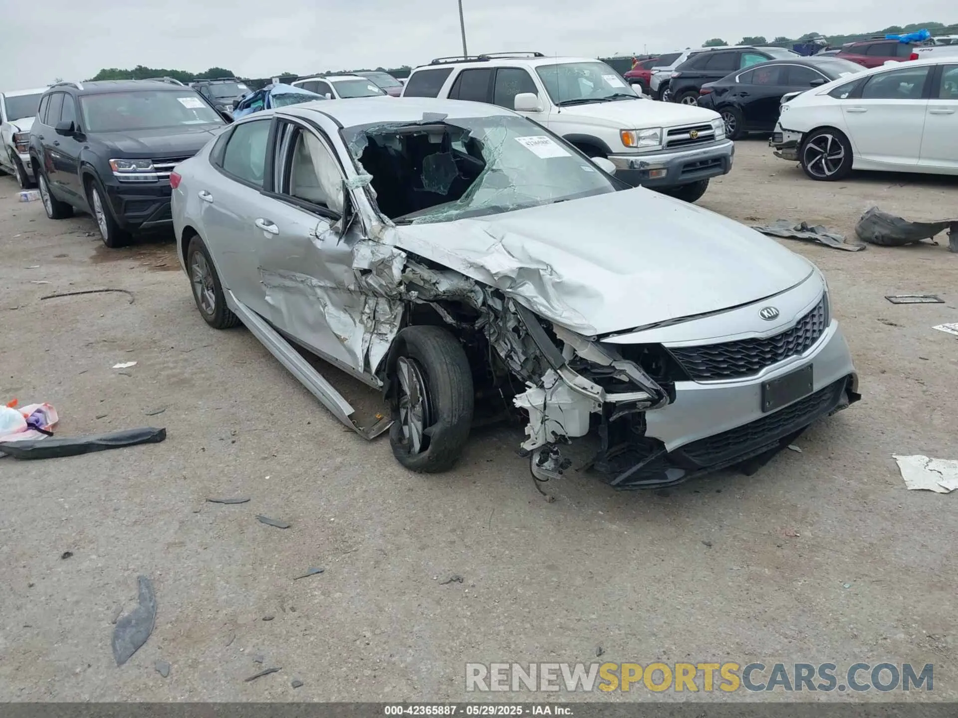 1 Photograph of a damaged car 5XXGT4L38KG330893 KIA OPTIMA 2019