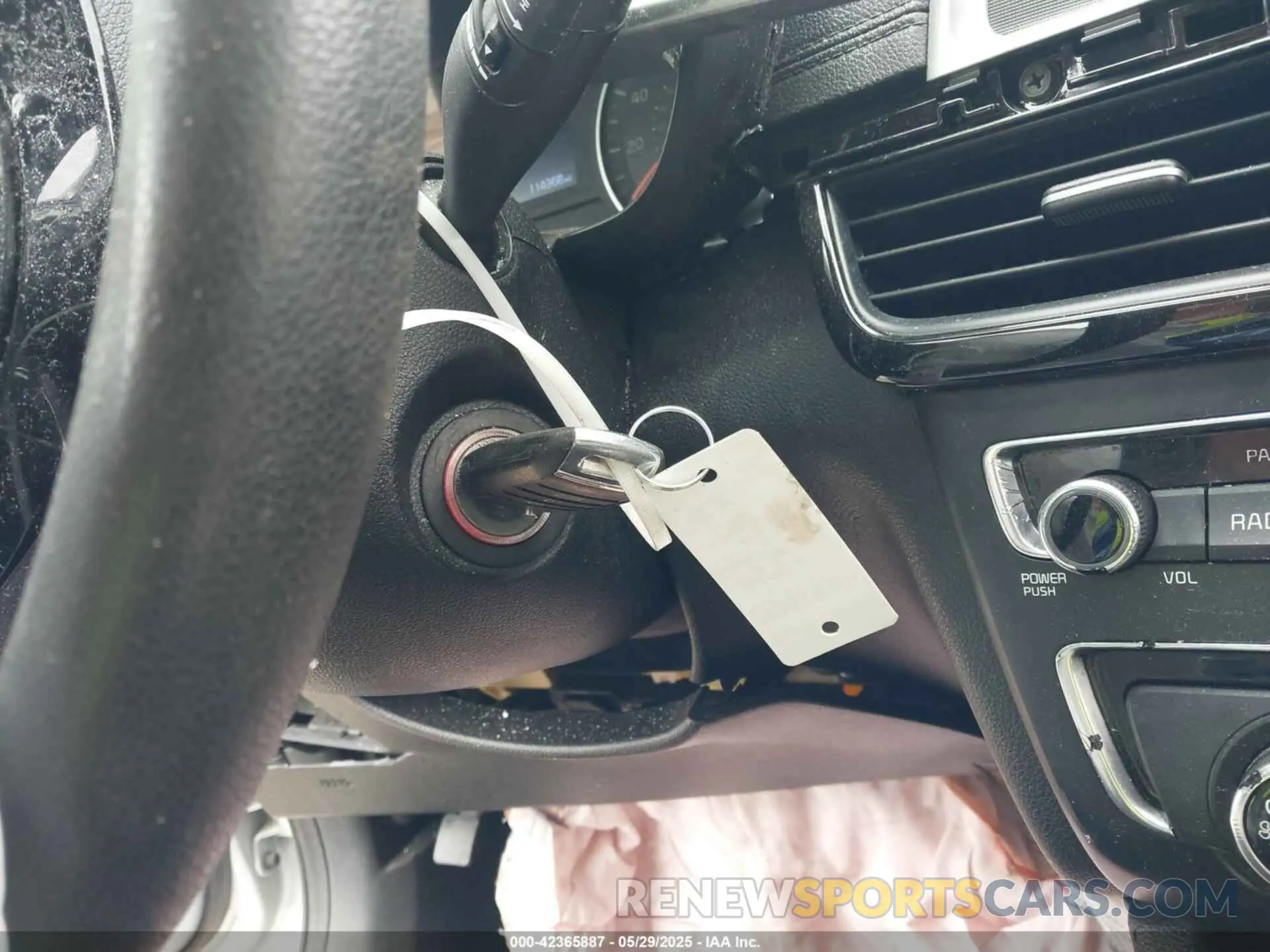 11 Photograph of a damaged car 5XXGT4L38KG330893 KIA OPTIMA 2019